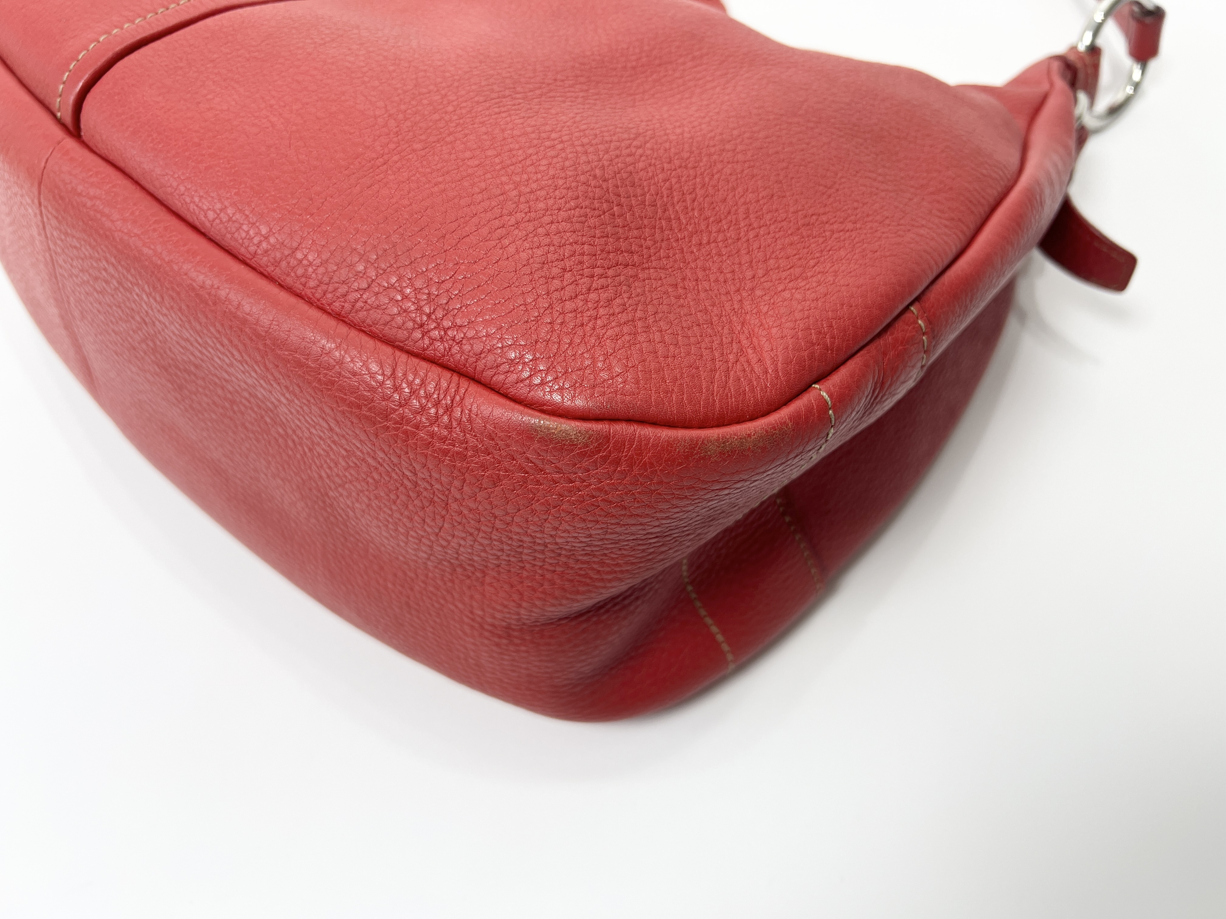 Vitello Daino Leather One-Shoulder Bag — view 10