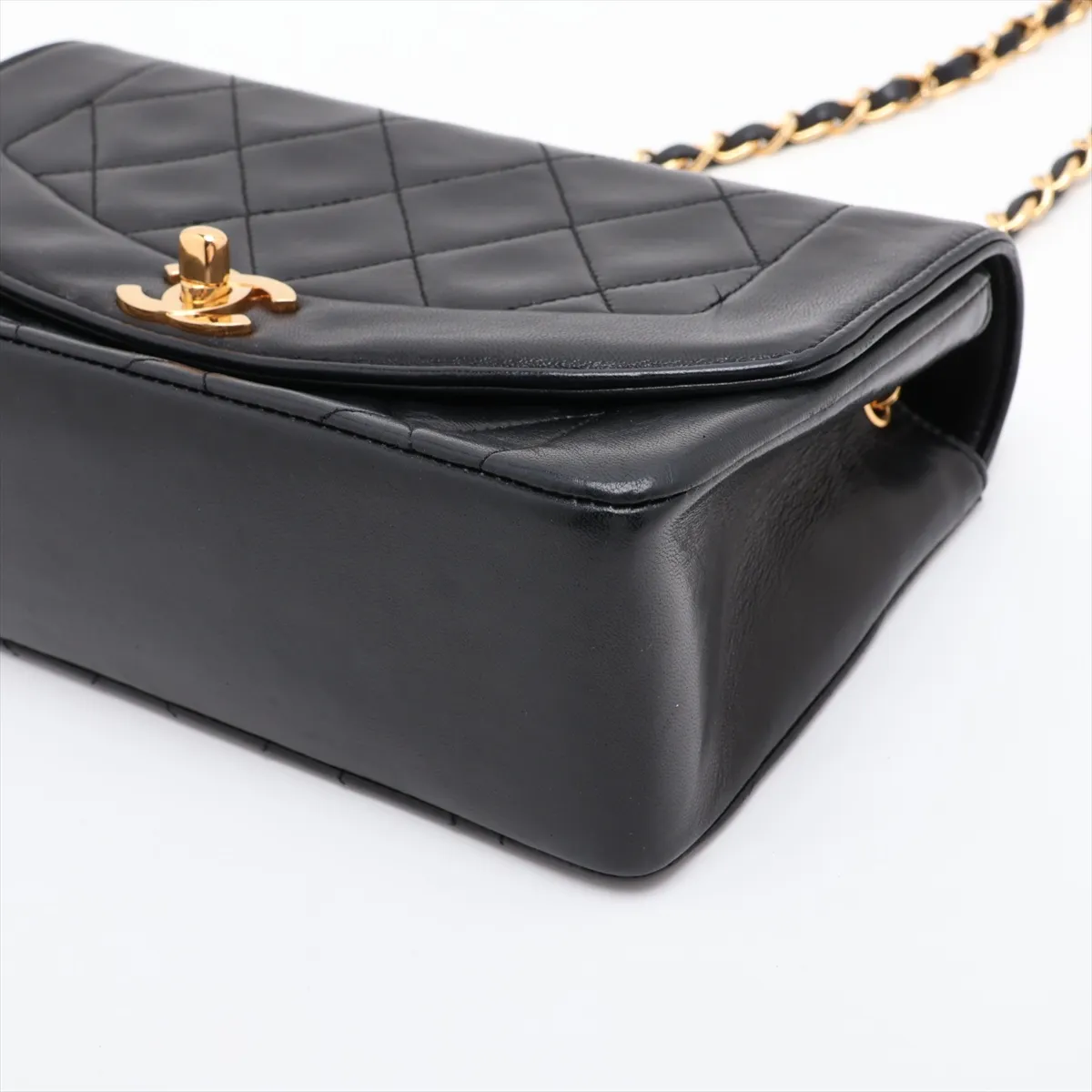 Matelassé Lambskin Single Flap Single Chain Bag, Diana Flap, Black with Gold Hardware, Item No. 1916468, Series 1 — view 3