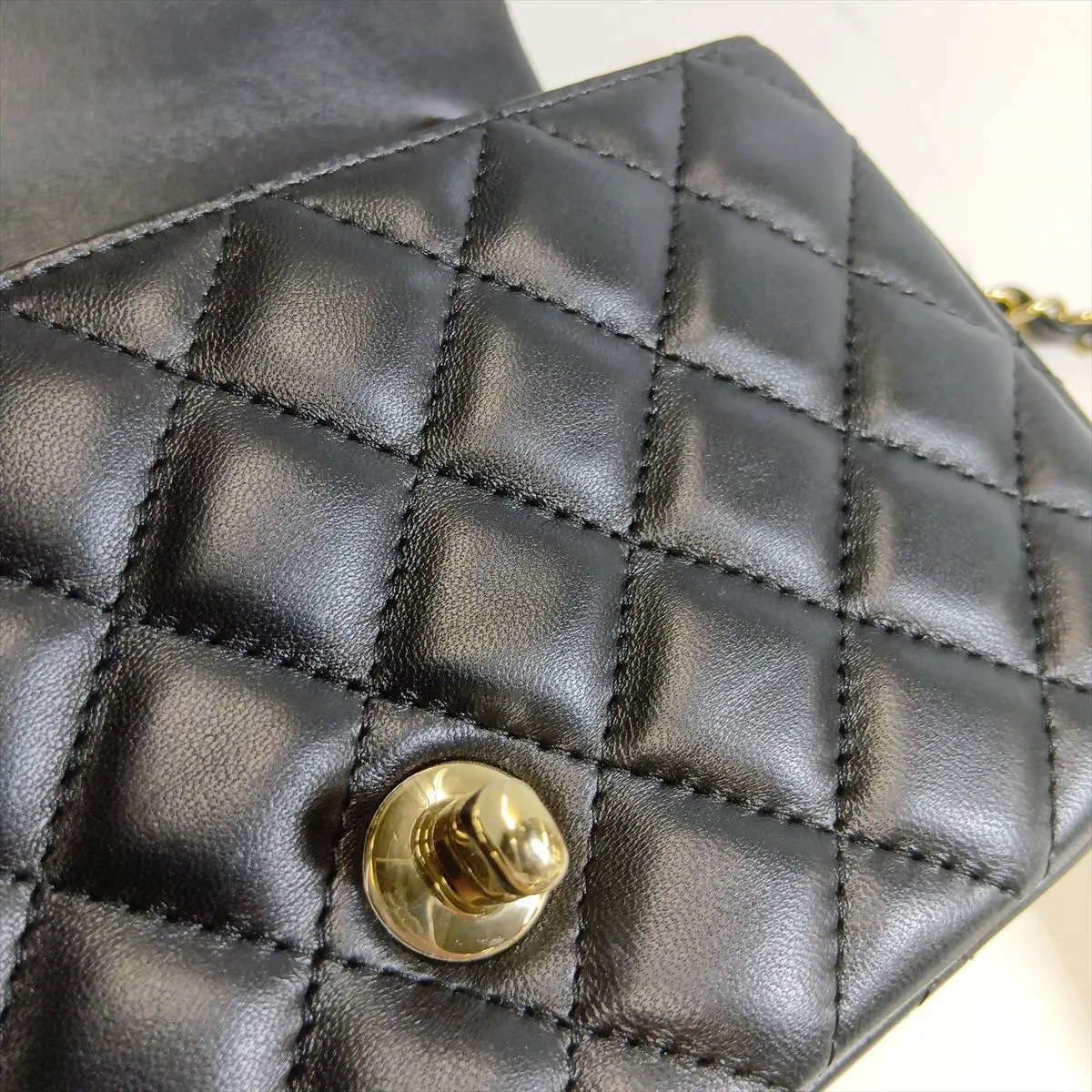 [Individually packaged] Chanel Mini Matelassé 20 Lambskin Single Flap Single Chain Bag, Black with Gold Hardware, LX5GHU87, Random Plate, A69900 — view 14