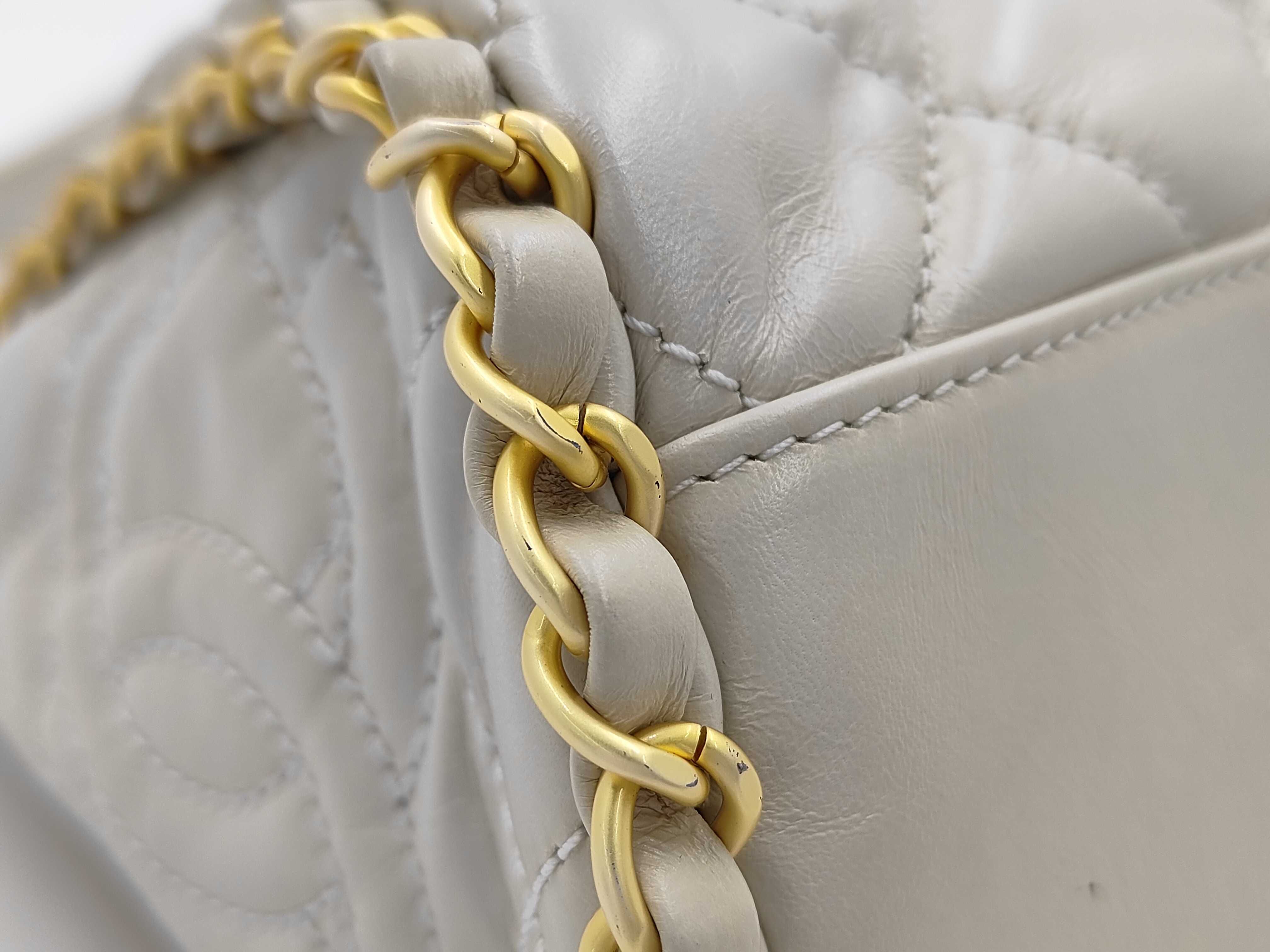 Matelassé Chain Tote Bag, Beige Shoulder Bag — view 5