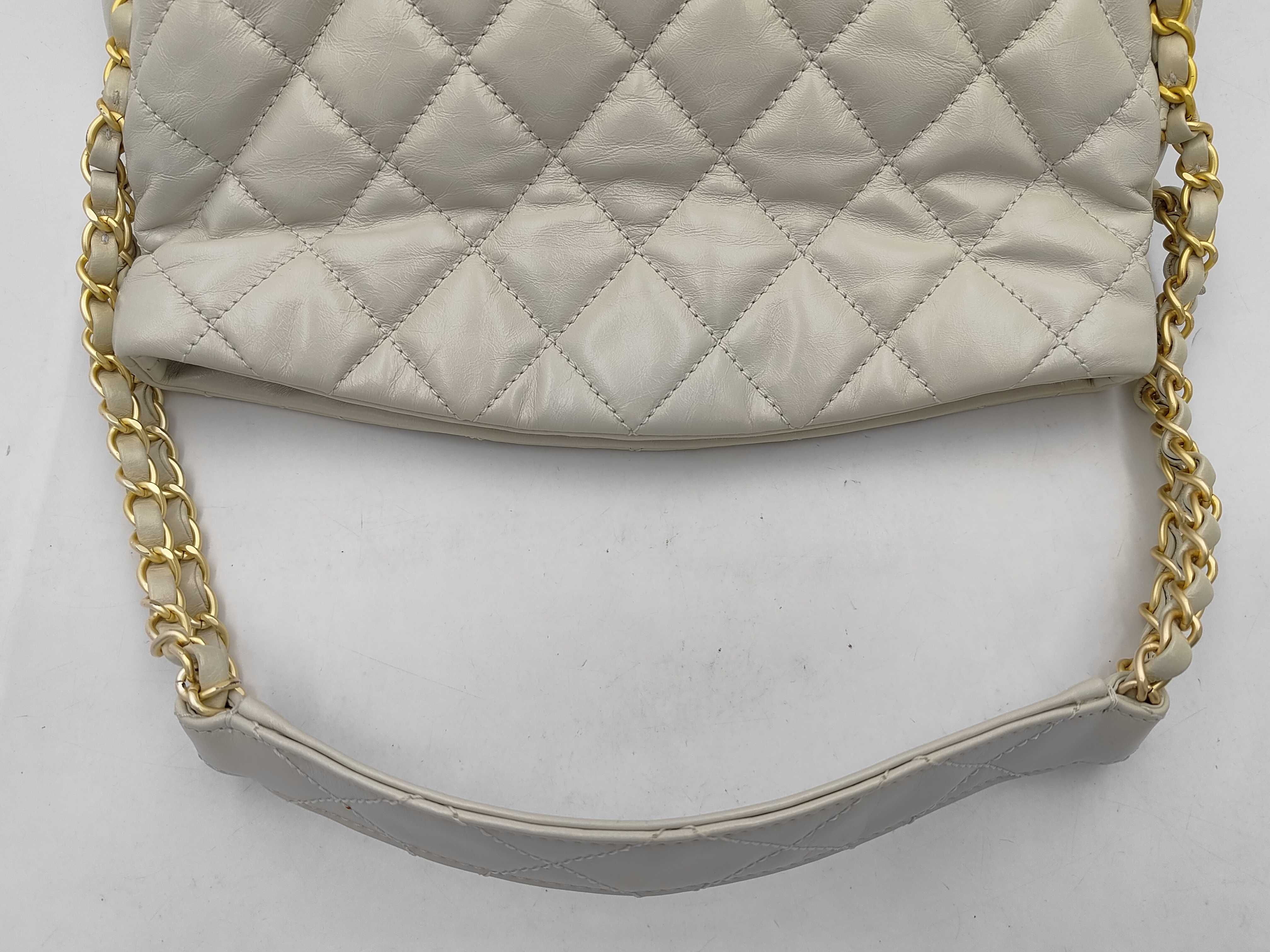 Matelassé Chain Tote Bag, Beige Shoulder Bag — view 6