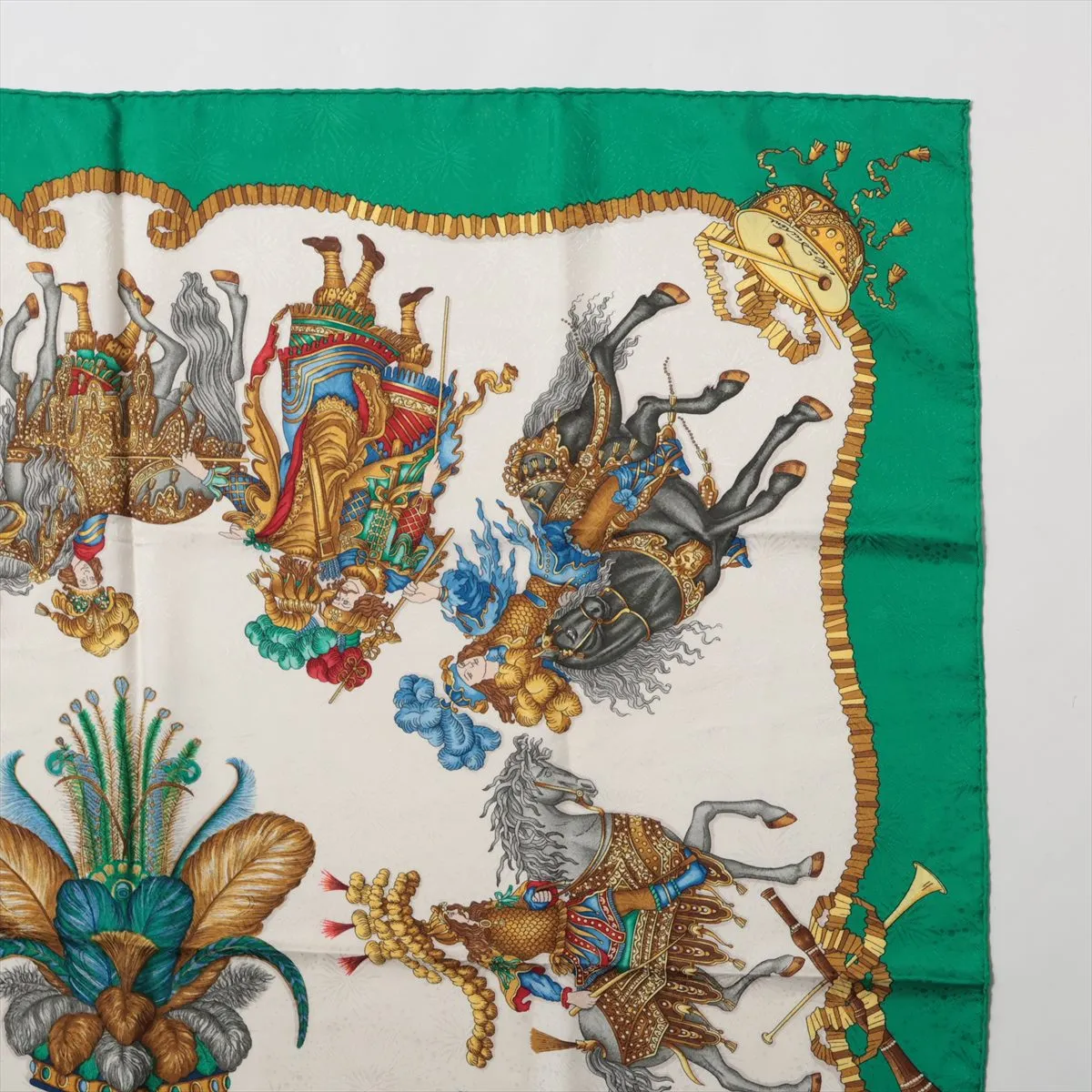 Carre 90 "LES FETES DU ROI SOLEIL" (Celebration of the Sun King) scarf, silk, green. Shows signs of wear, — view 3