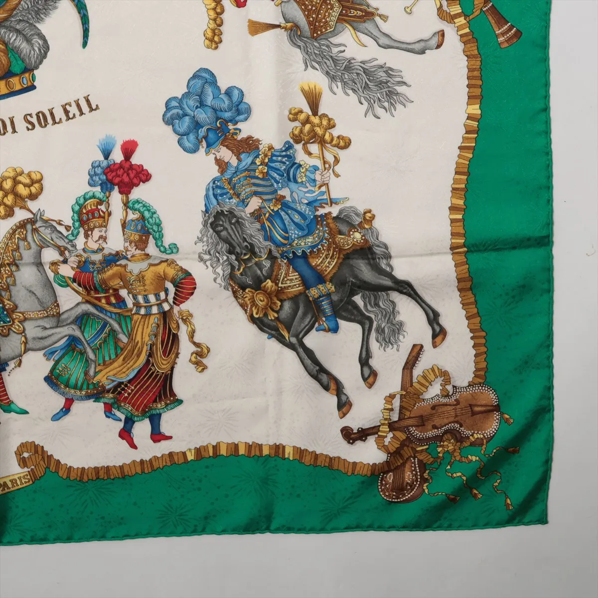 Carre 90 "LES FETES DU ROI SOLEIL" (Celebration of the Sun King) scarf, silk, green. Shows signs of wear, — view 4