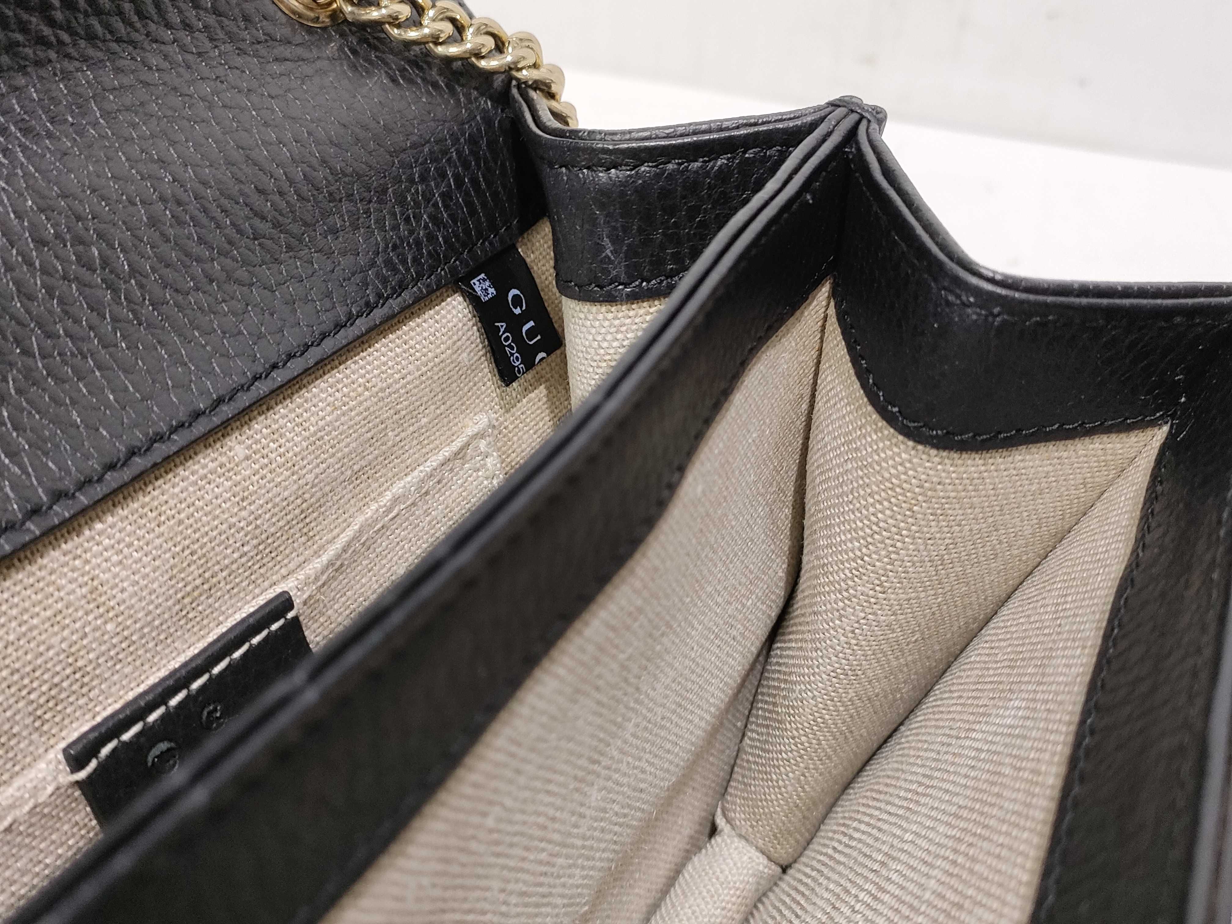 Interlocking Chain Bag Small Shoulder Bag — view 11