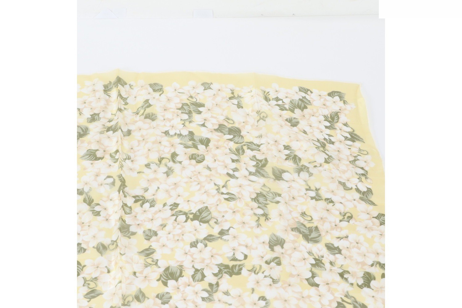 Tagged Y-line floral pattern scarf — view 2