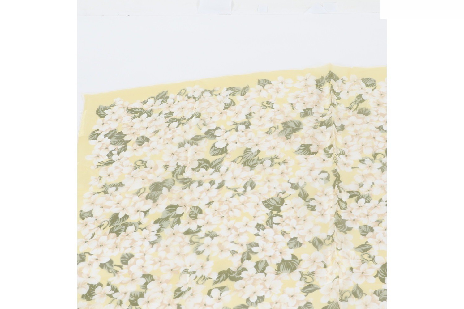 Tagged Y-line floral pattern scarf — view 3