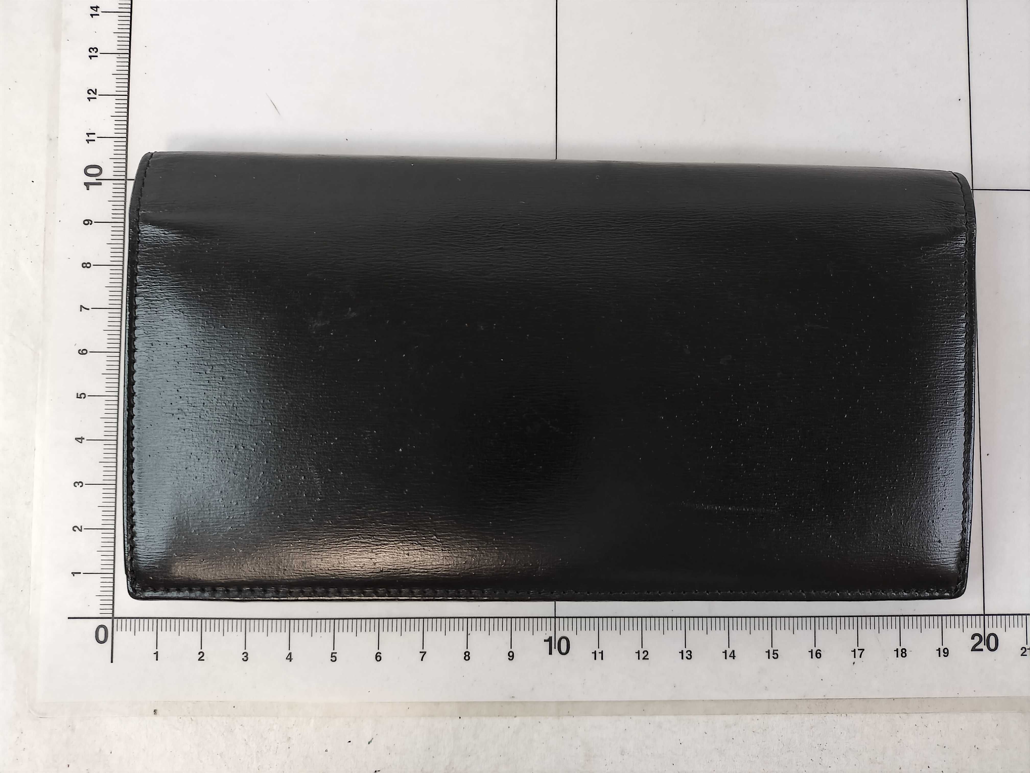 Must line wallet — view 2