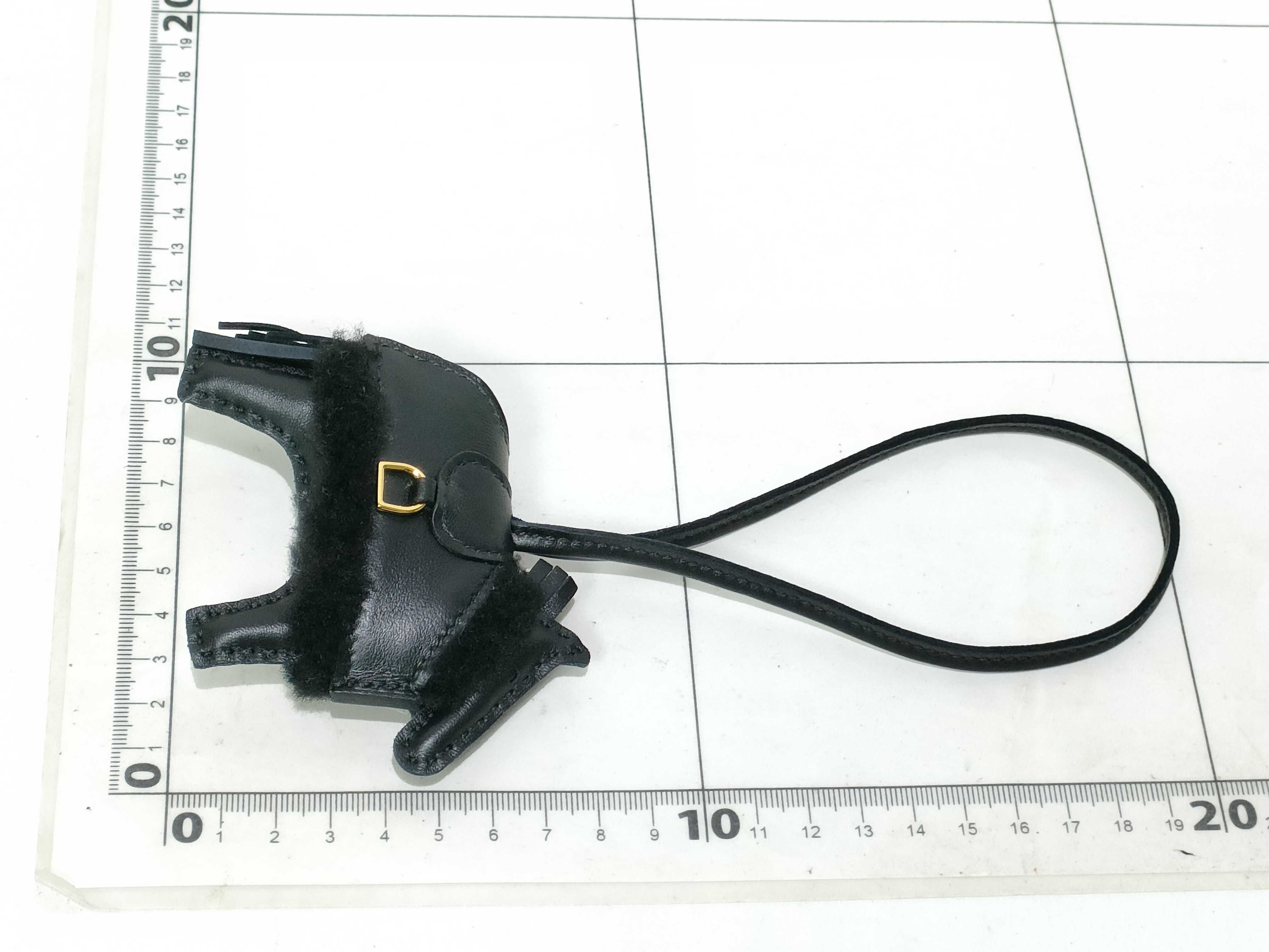 Rodeo Charm Robeo Prusche PM Anion Veau Swift Sheepskin Cotton Black Gold Hardware K Stamp Key Case — view 2