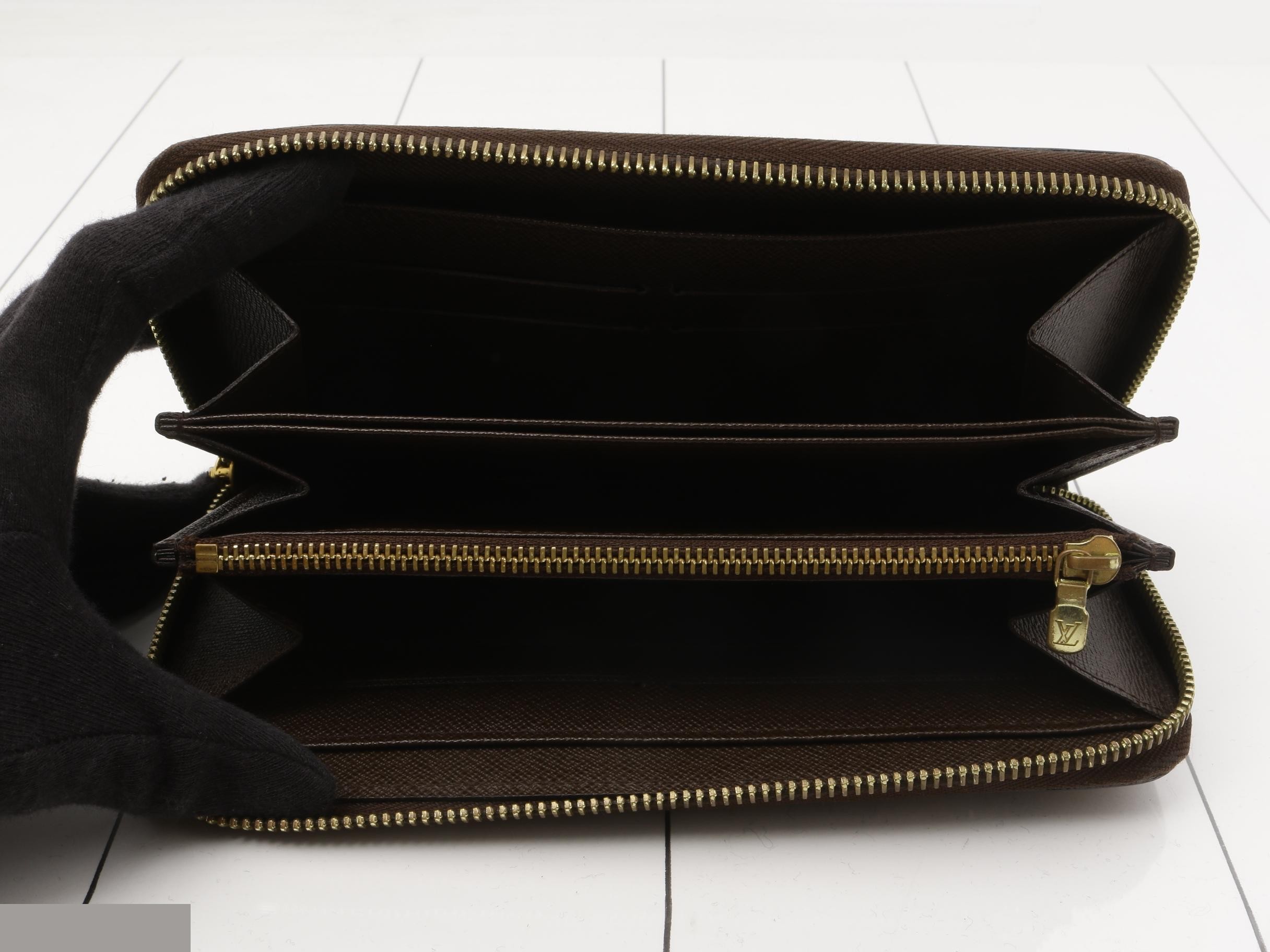 Damier Zippy Wallet N60015 — view 4