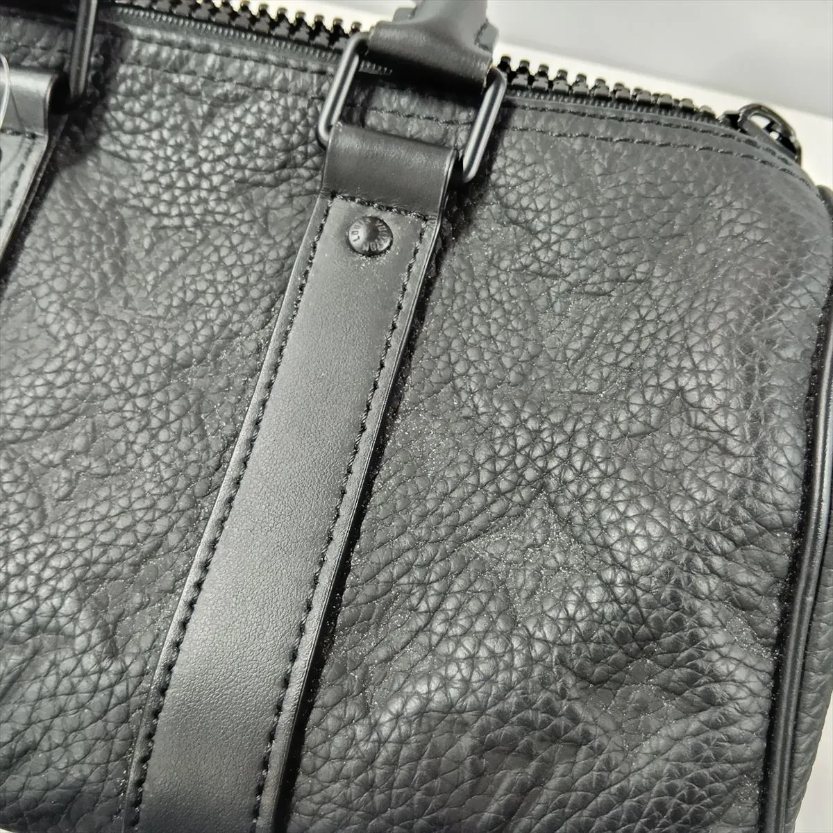 Taurillon Monogram Keepall Bandoulière 25 M20900 Black (RFID detected) — view 10