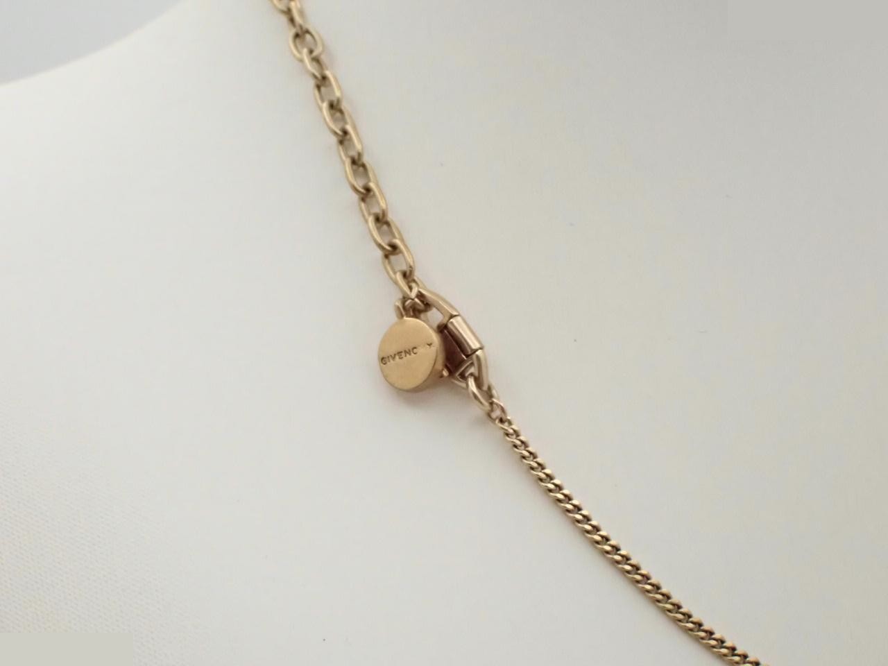 Colored gemstone necklace/pendant with a chain approximately 45cm long. — view 2