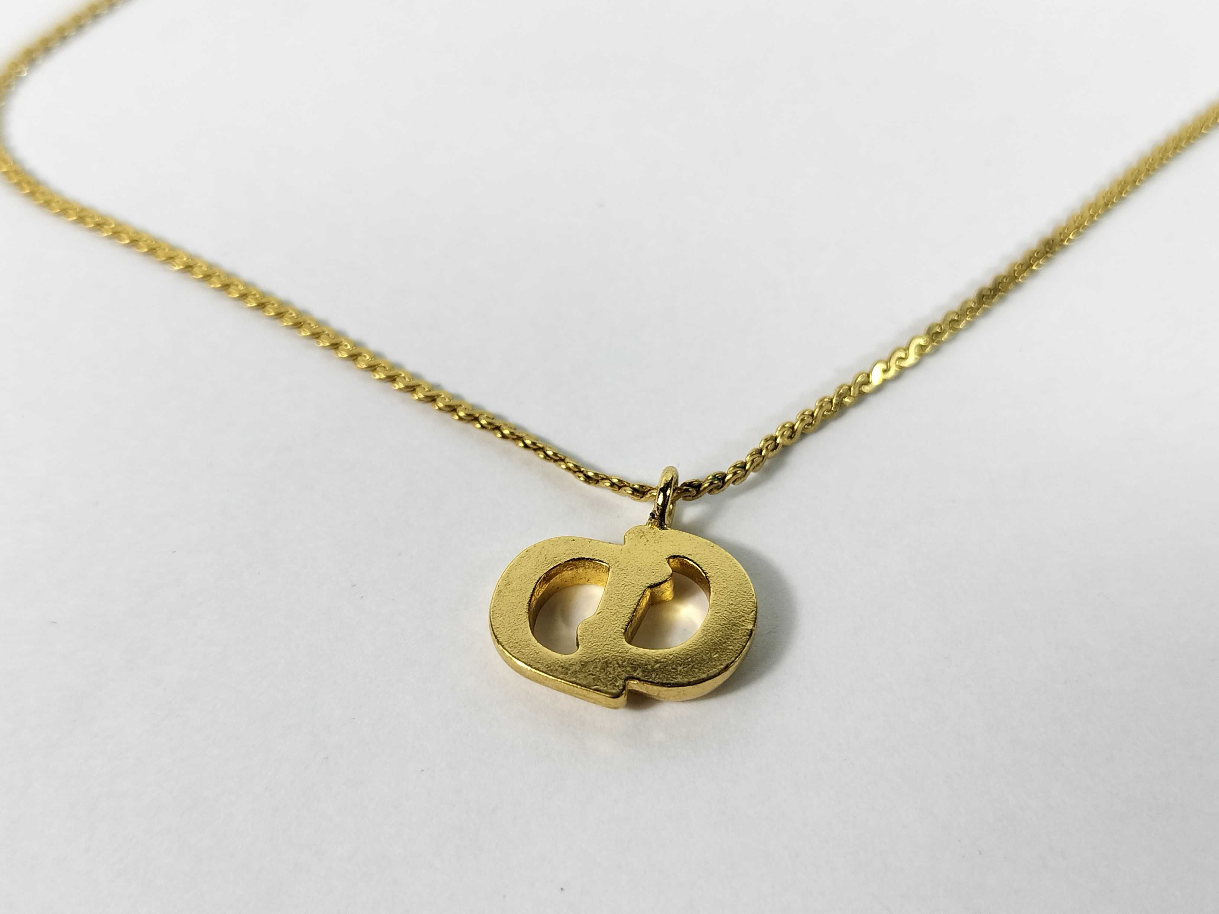 Christian / Necklace — view 2