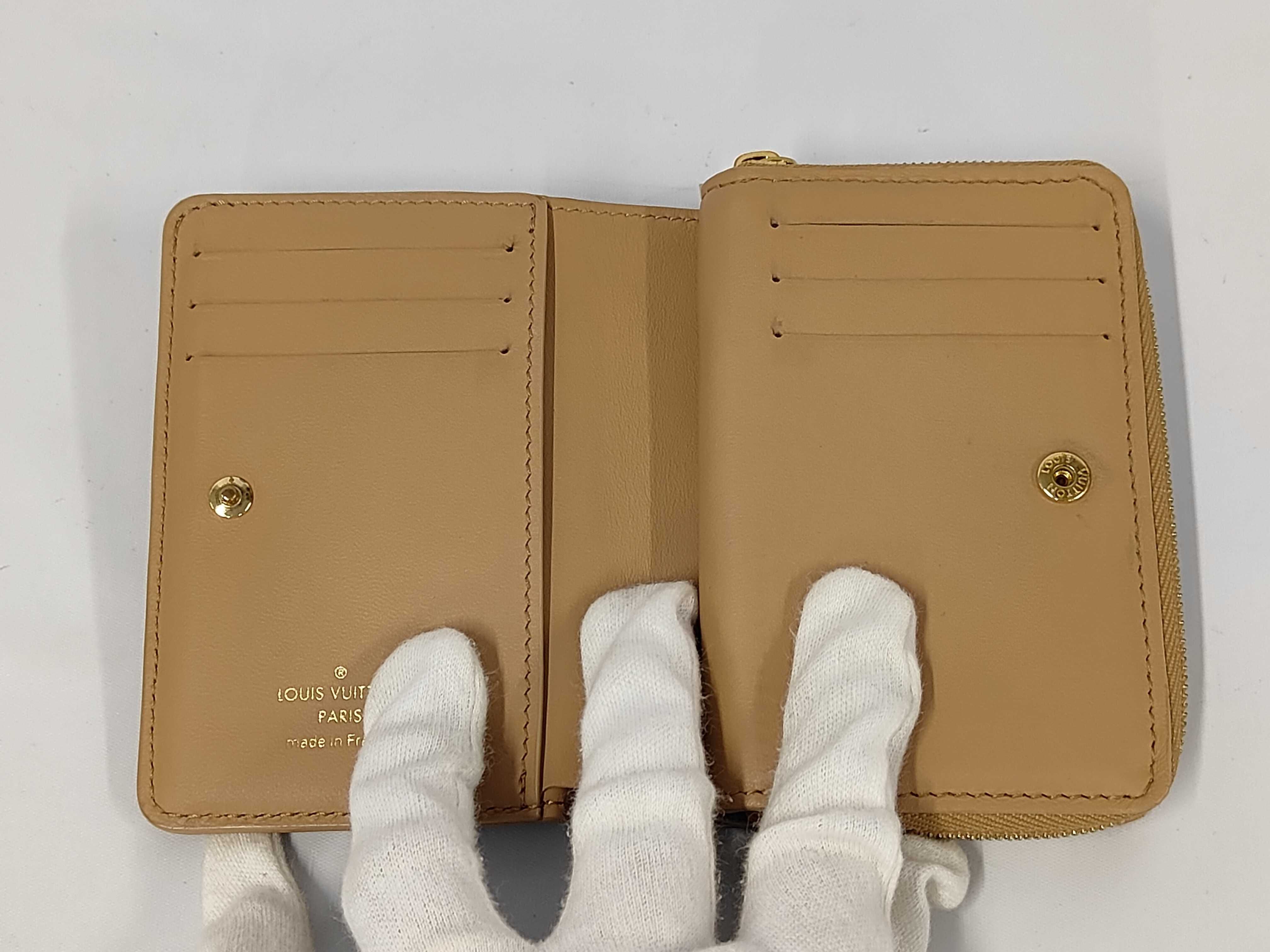 Monogram Embossed Portefeuille Lou Camel M81673 RFID Wallet — view 7