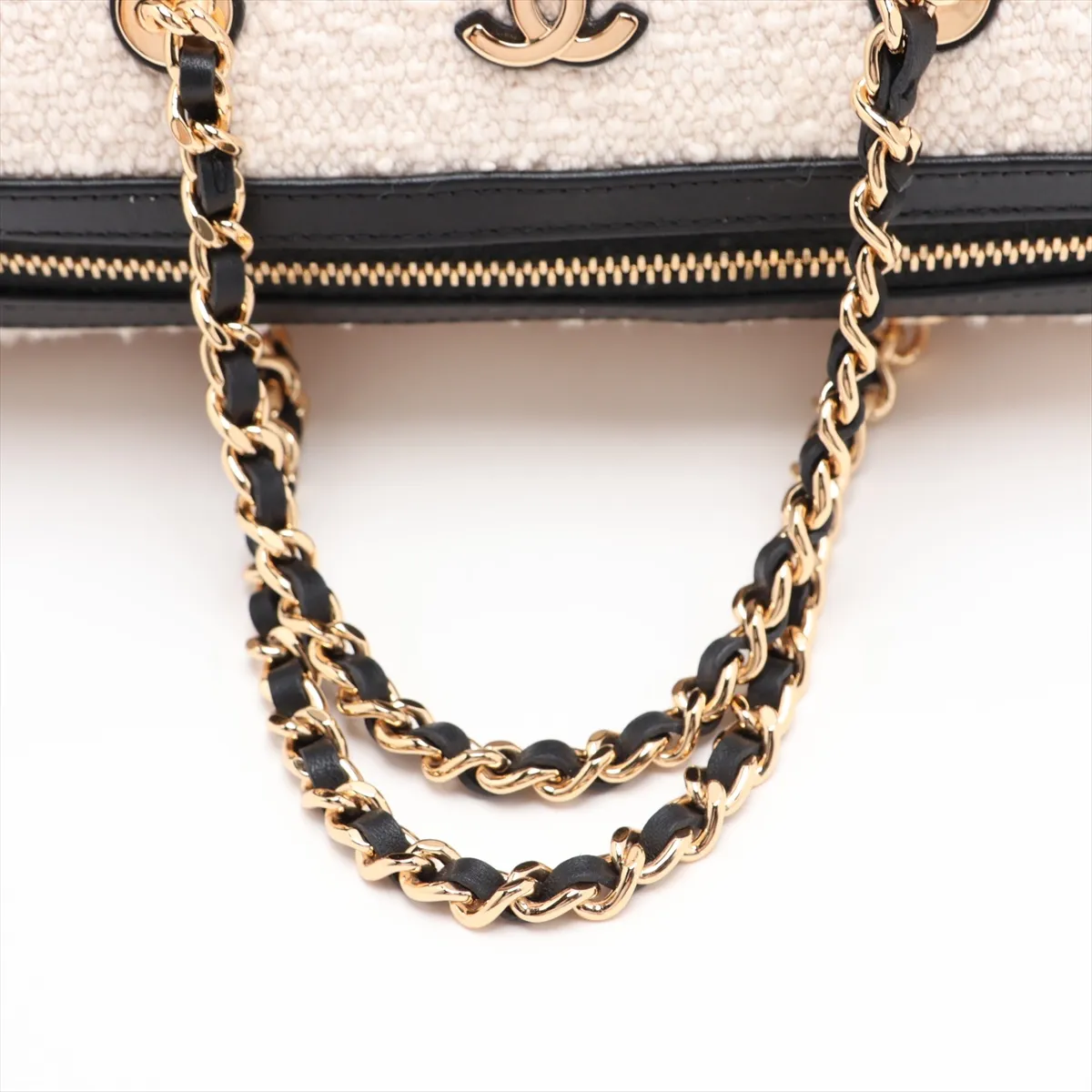 [Individually packaged] Chanel Coco Beach Tweed x Leather Chain Handbag, Beige x Black, Gold Hardware, N82NLLUA, Random Serial Number — view 5
