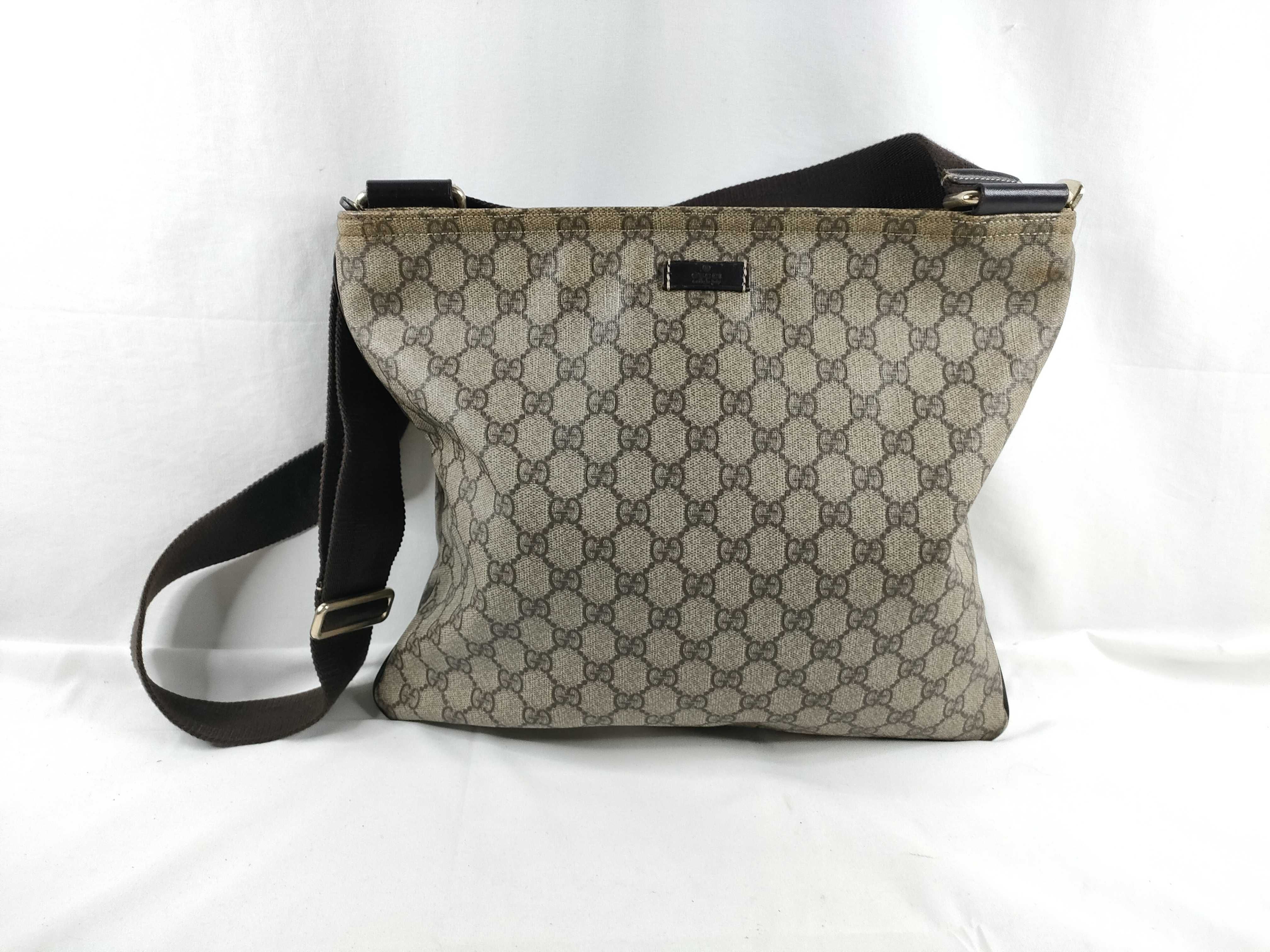 GG Supreme Canvas Shoulder Bag