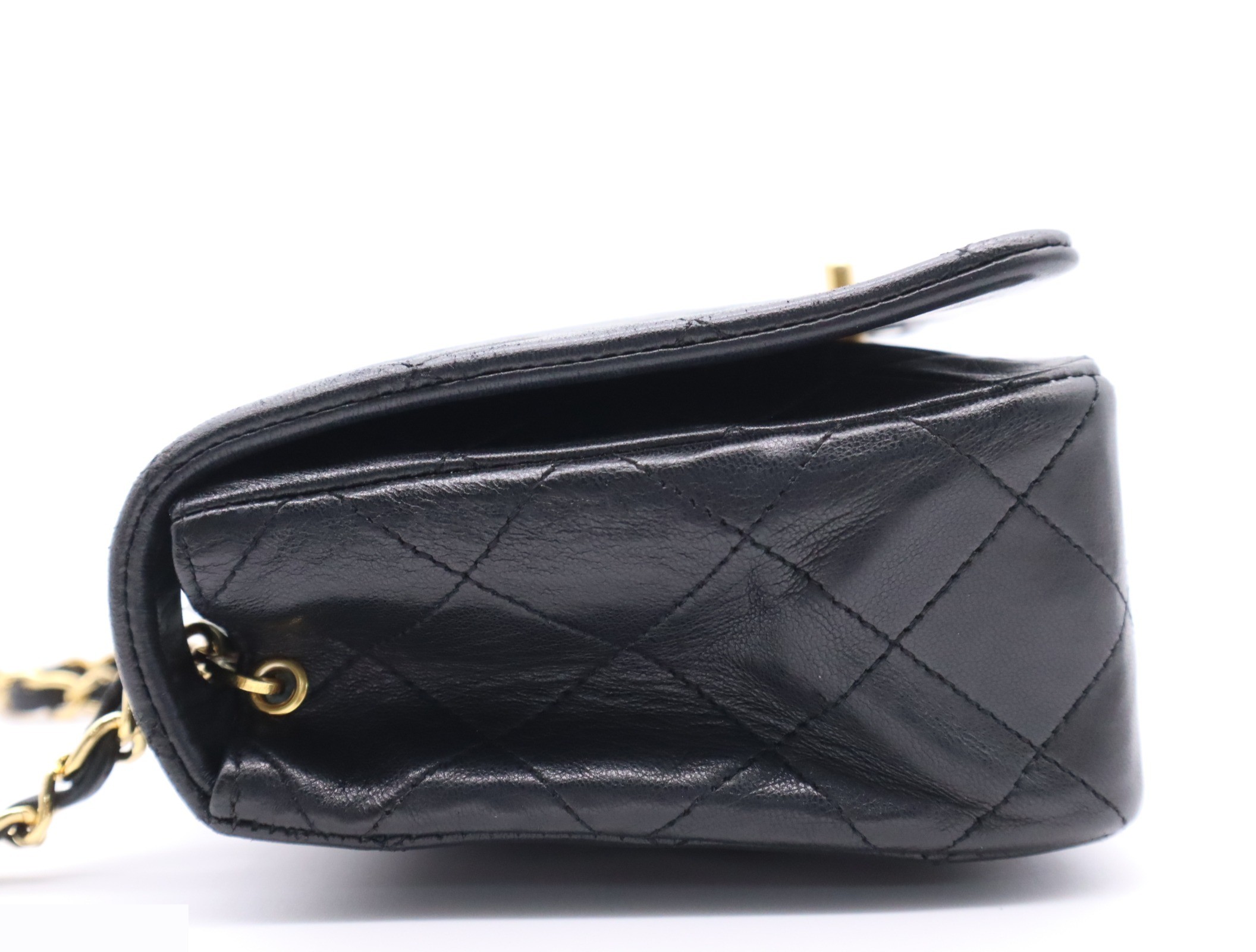 Matelassé 25 S-flap S-chain with seal, GD hardware, black — view 3
