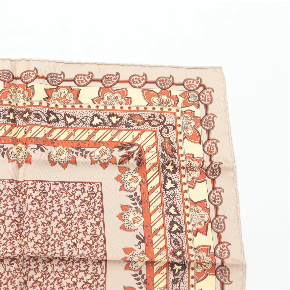 Carre 45 Scarf Silk Beige — view 3