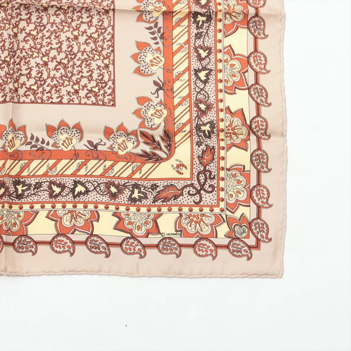 Carre 45 Scarf Silk Beige — view 4