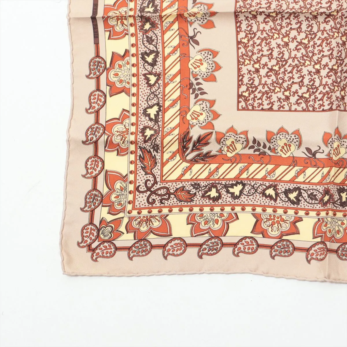Carre 45 Scarf Silk Beige — view 5