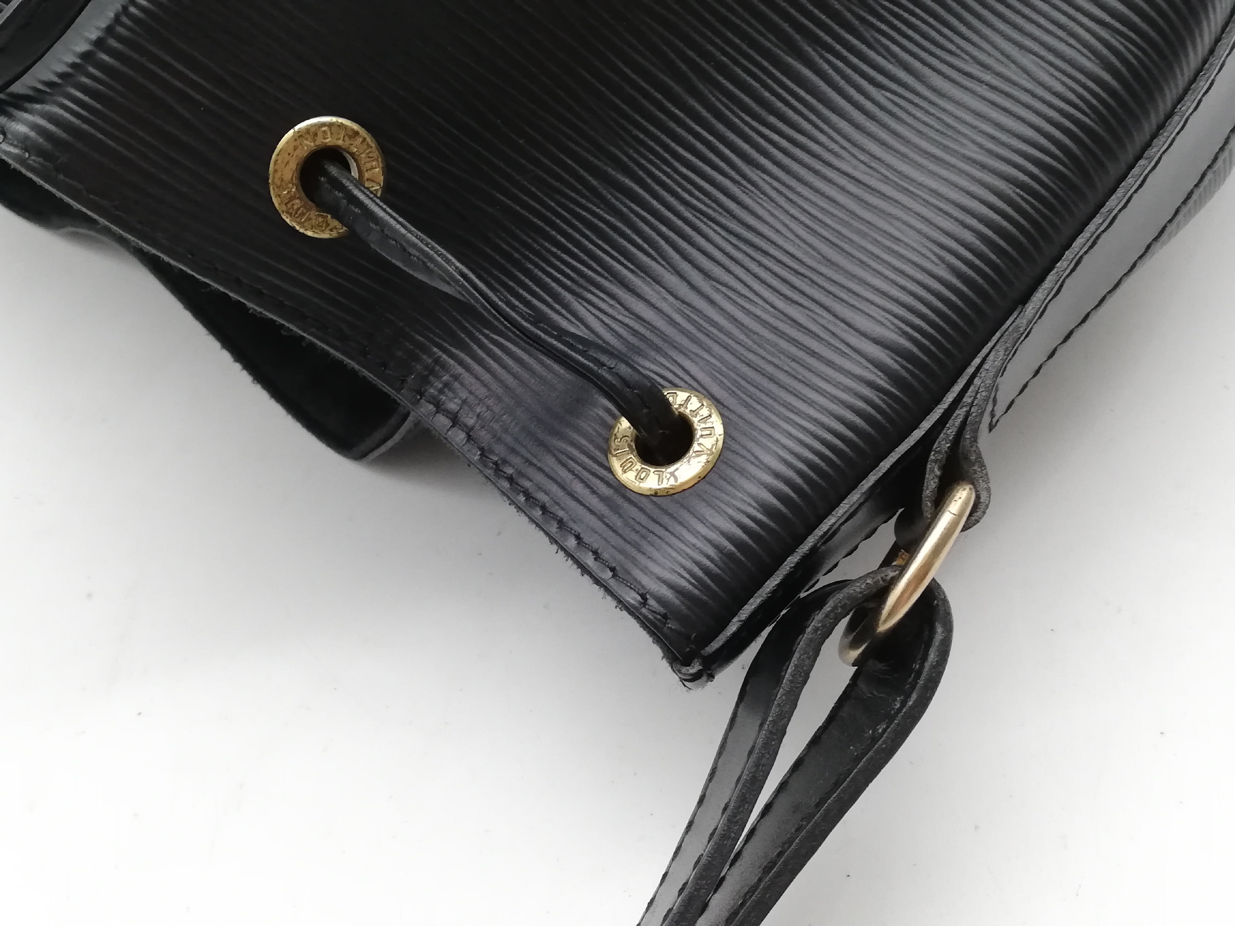 Epi Petit Noé M59012 Noir Shoulder Bag — view 11