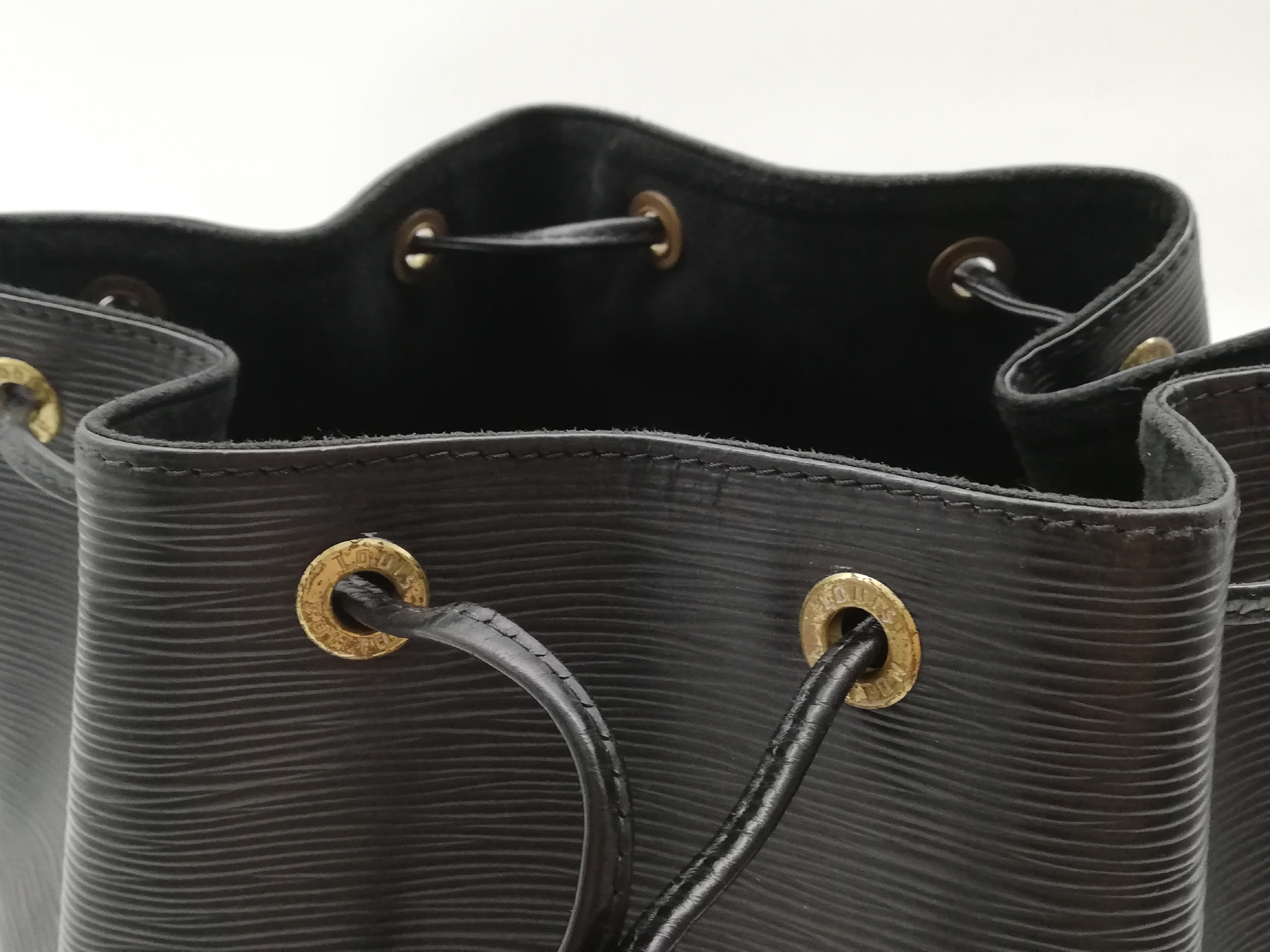 Epi Petit Noé M59012 Noir Shoulder Bag — view 13
