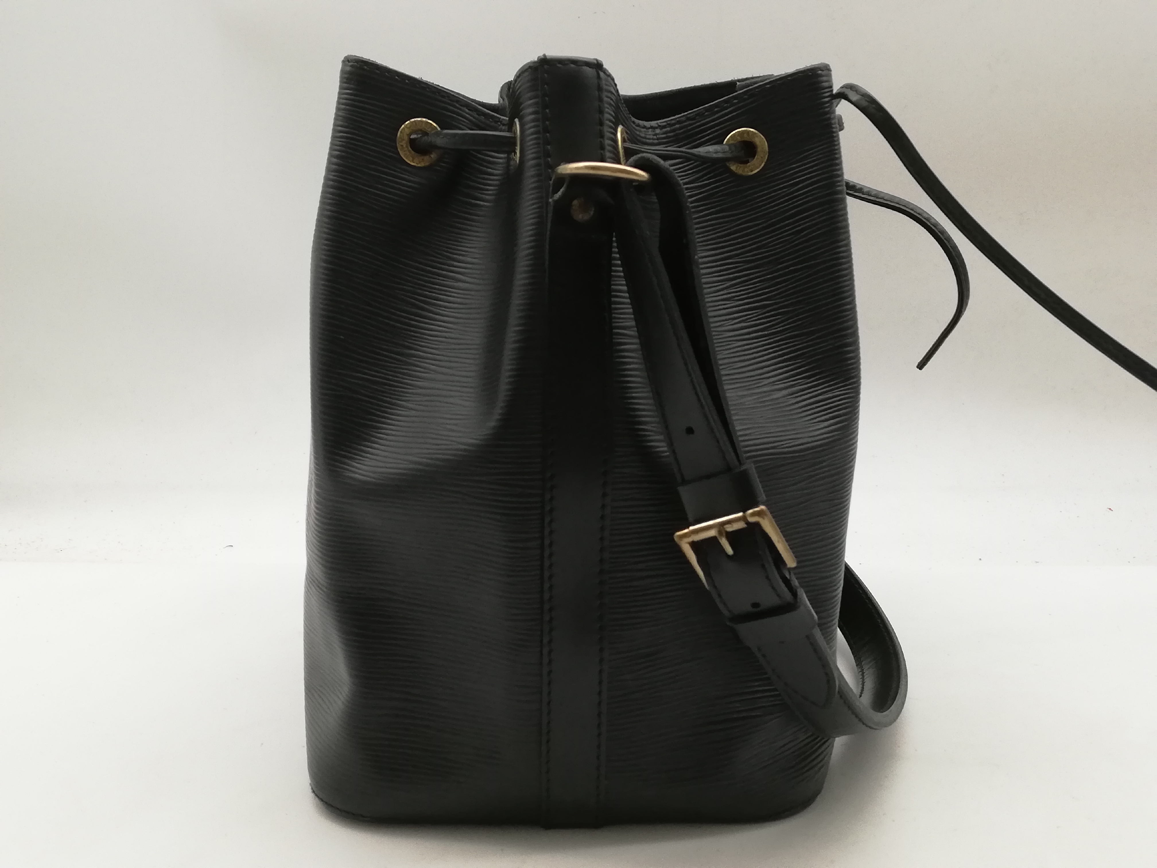 Epi Petit Noé M59012 Noir Shoulder Bag — view 4