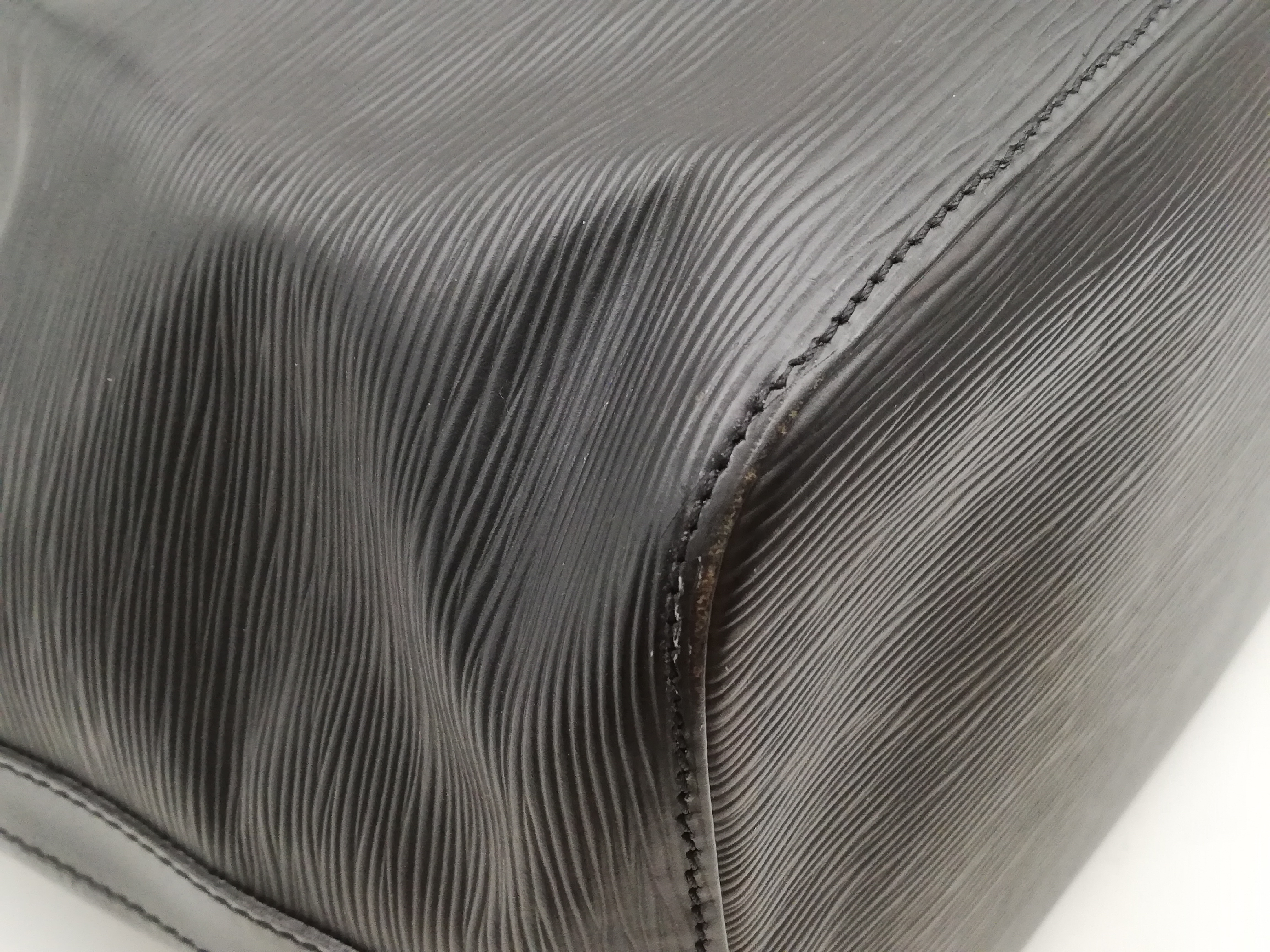 Epi Petit Noé M59012 Noir Shoulder Bag — view 6
