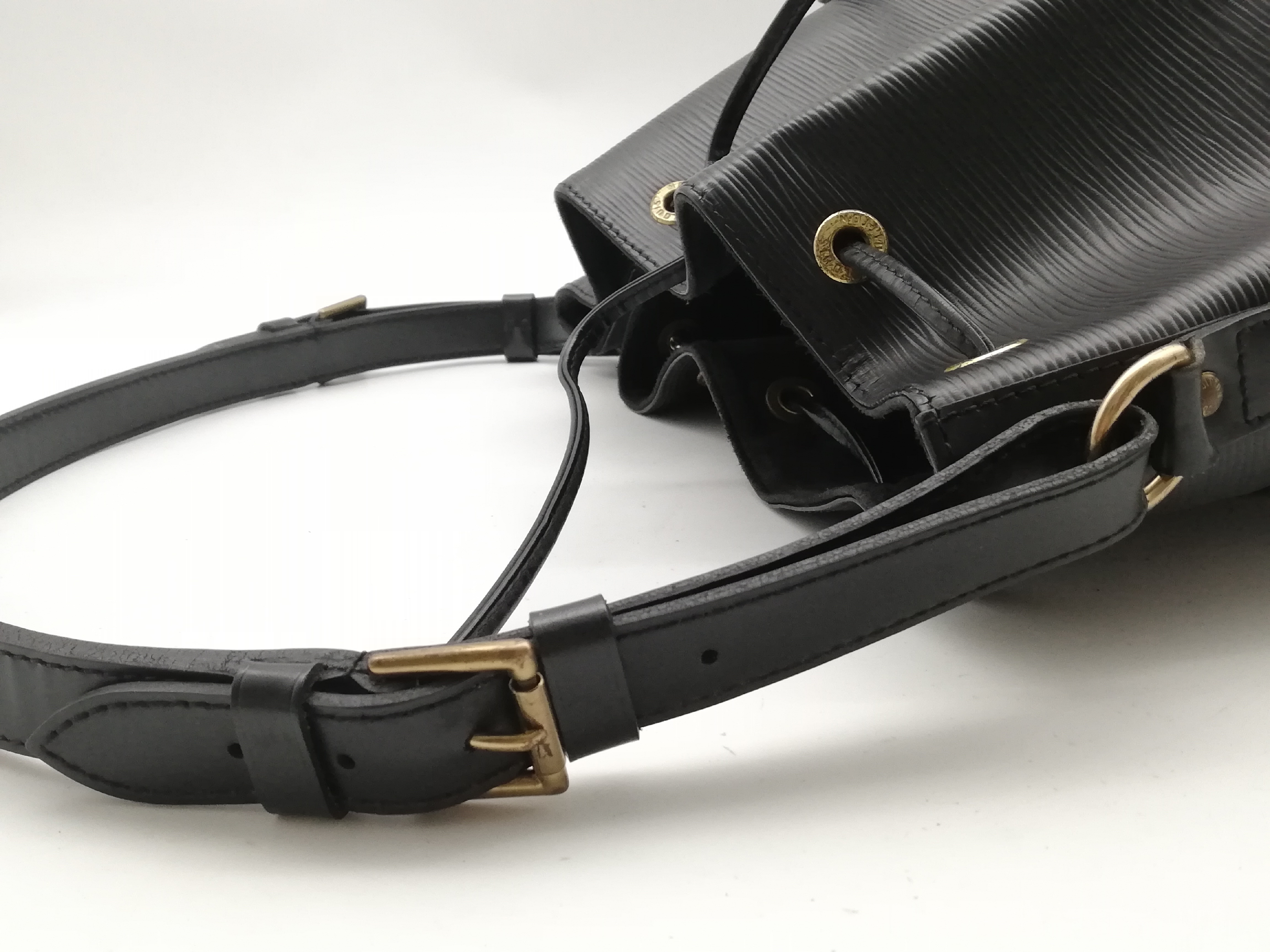 Epi Petit Noé M59012 Noir Shoulder Bag — view 9