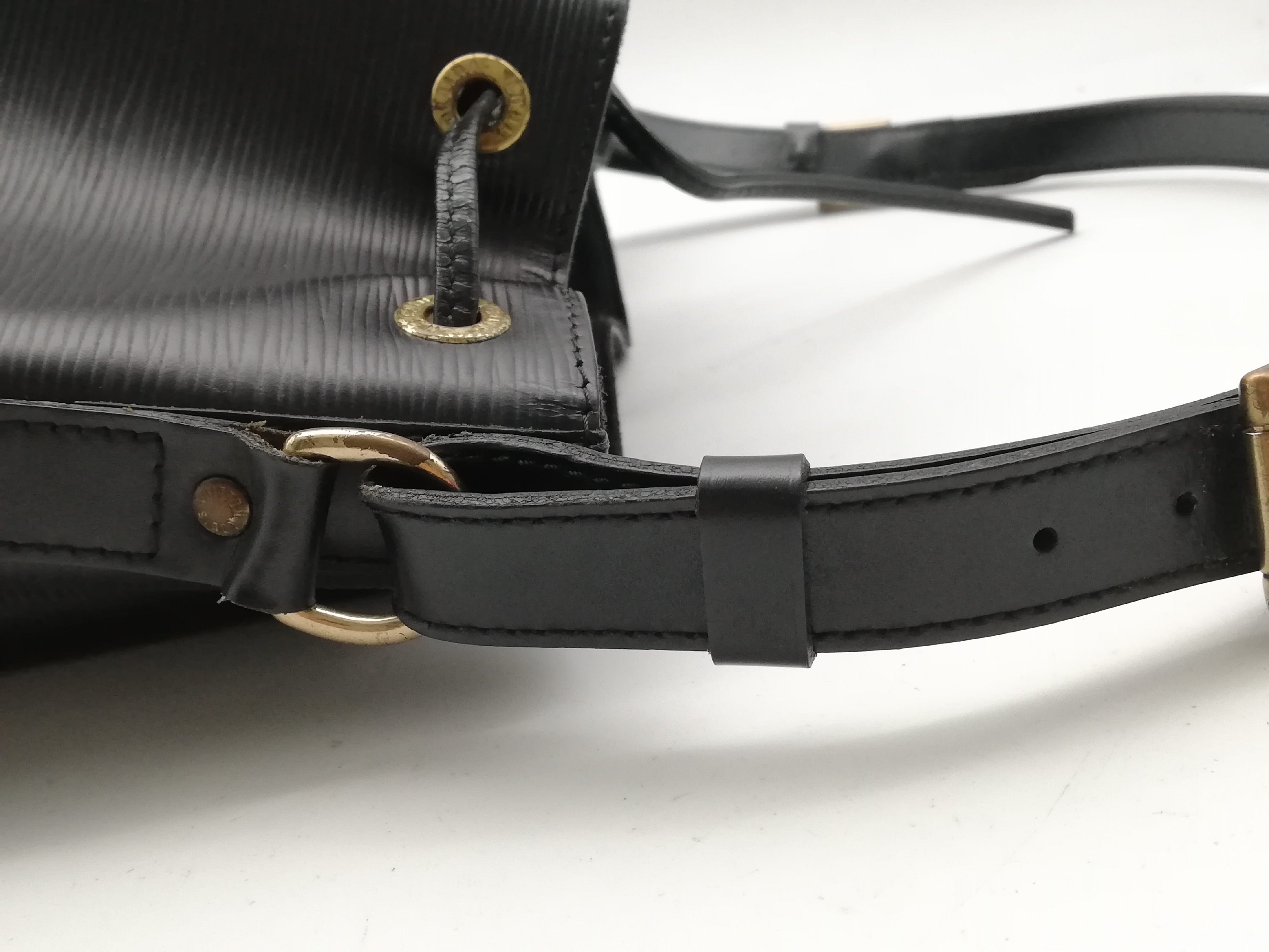Epi Petit Noé M59012 Noir Shoulder Bag — view 10