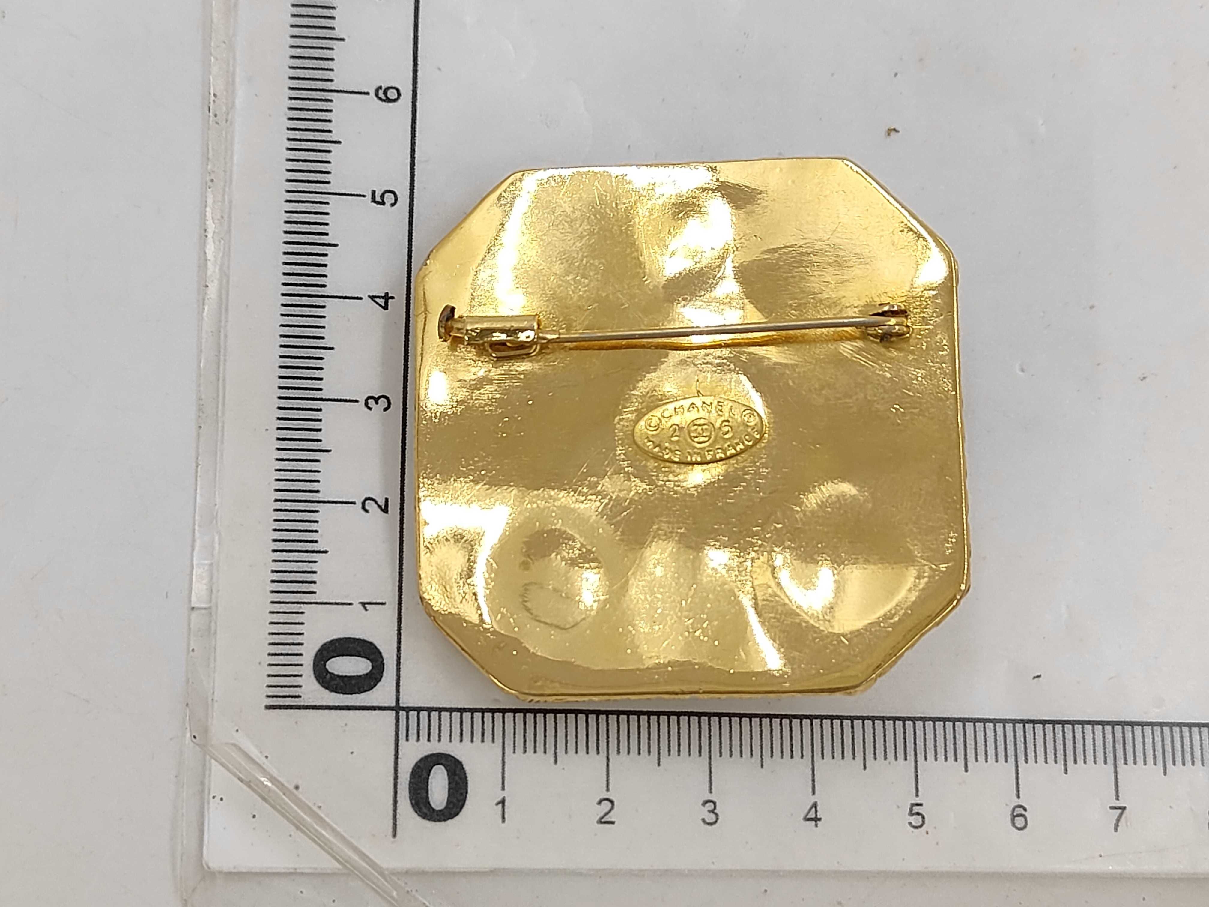 Gripoix Brooch Octagon Pearl Glass Gold Brooch — view 2