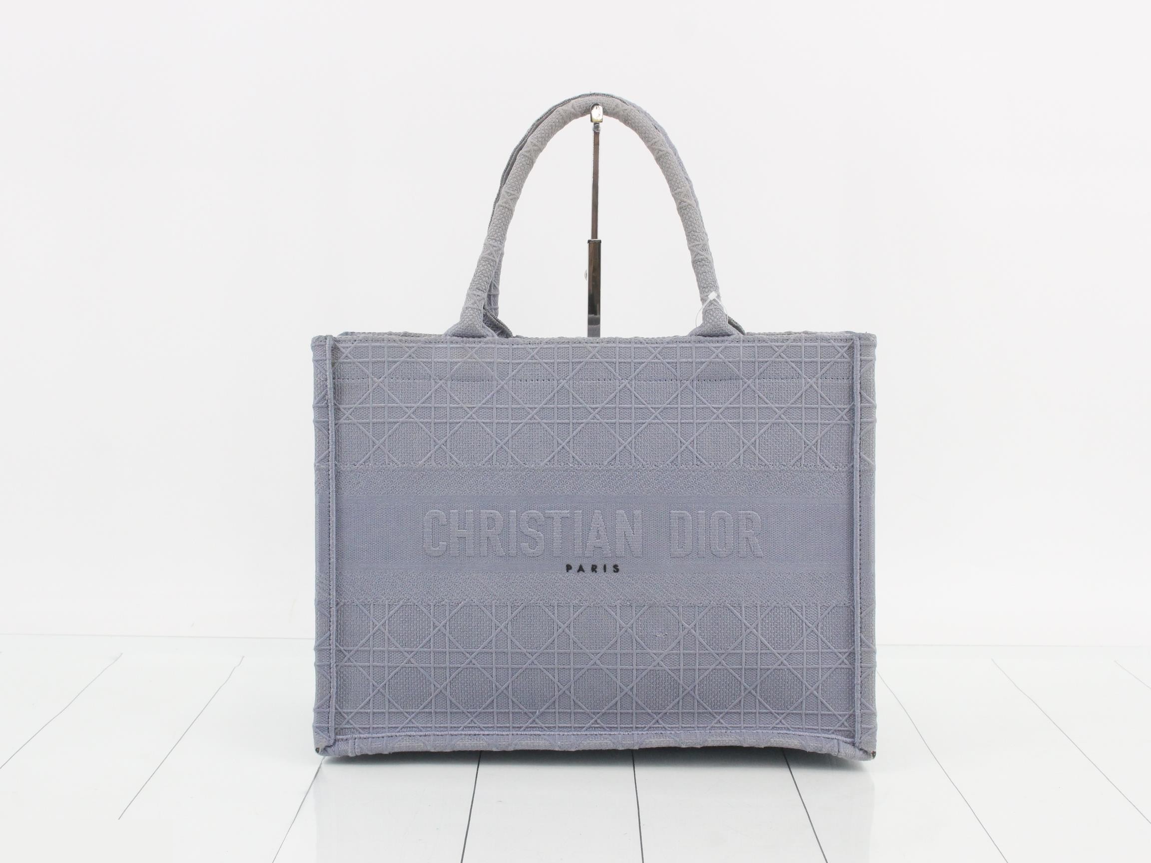 Book tote medium tote bag