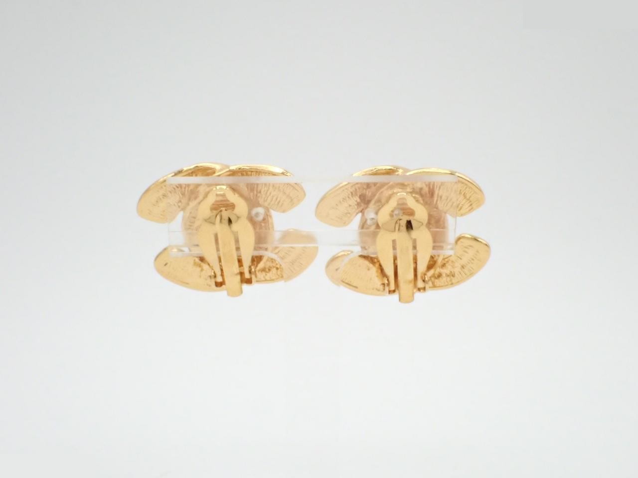 Earrings with Coco Mark design, gold. — view 2
