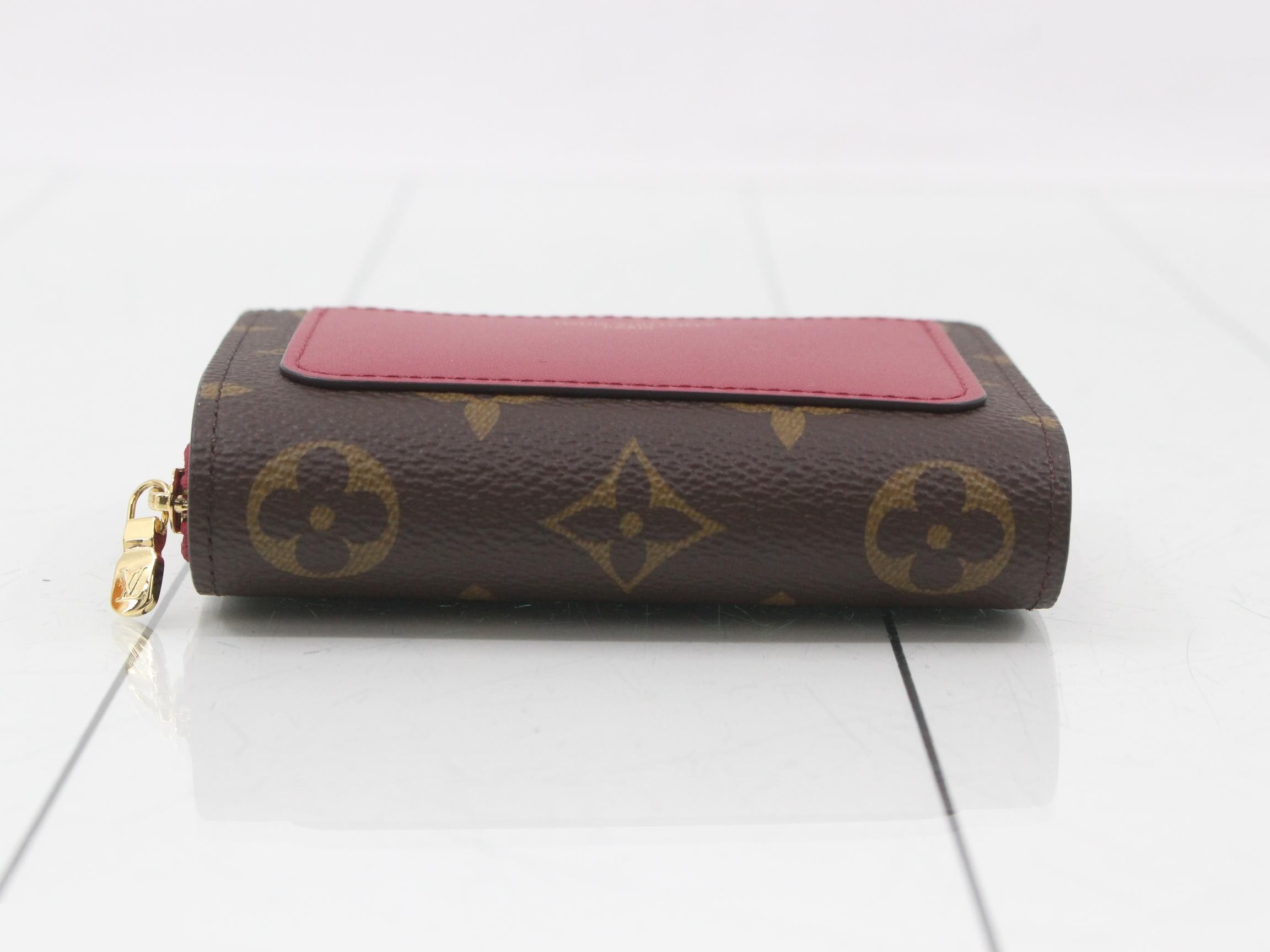 M82377 Portefeuille Loup, unused. — view 3