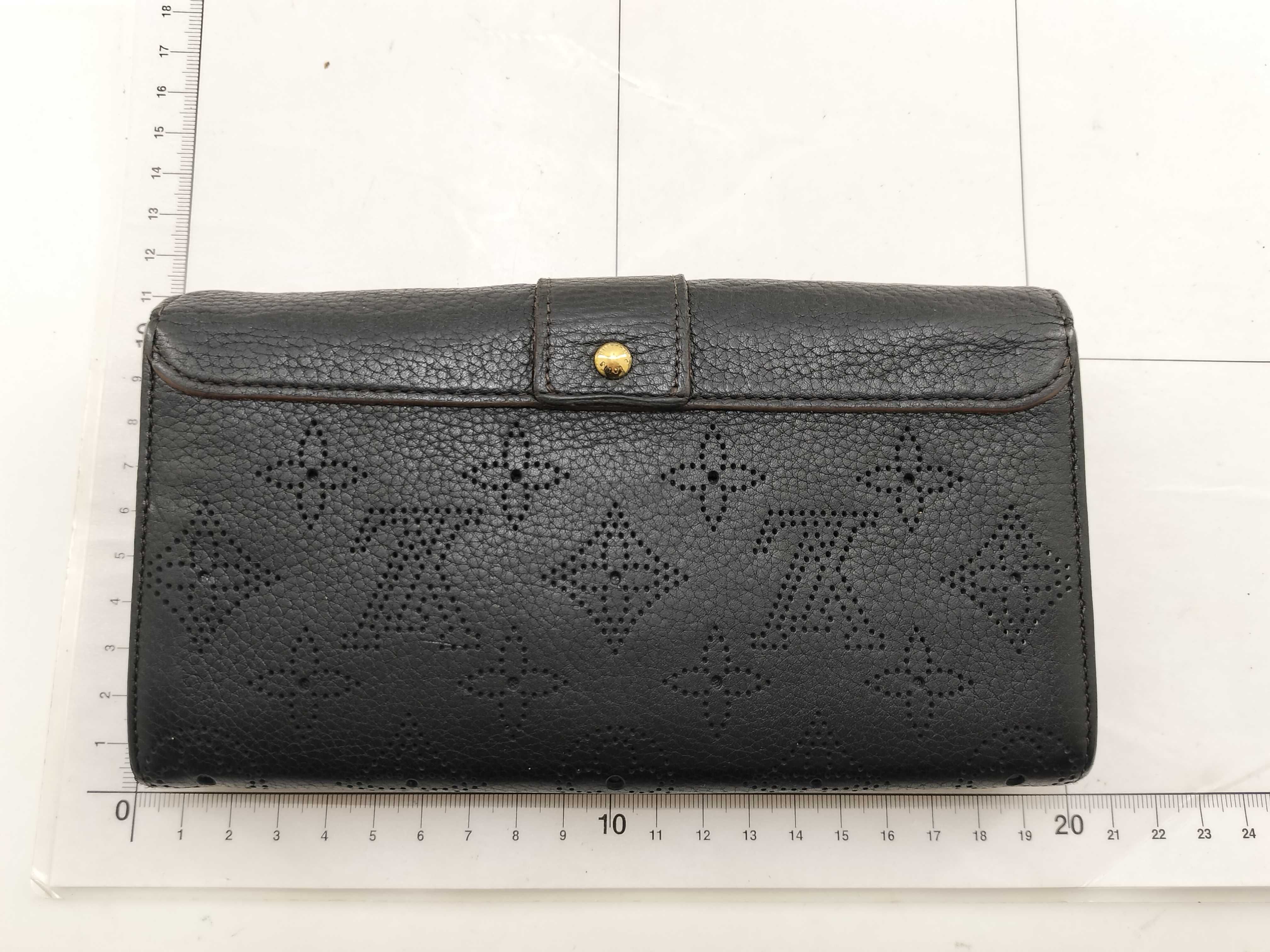 Mahina Amelia Leather Bi-fold Long Wallet, Black, with Serial Number and Box. — view 2