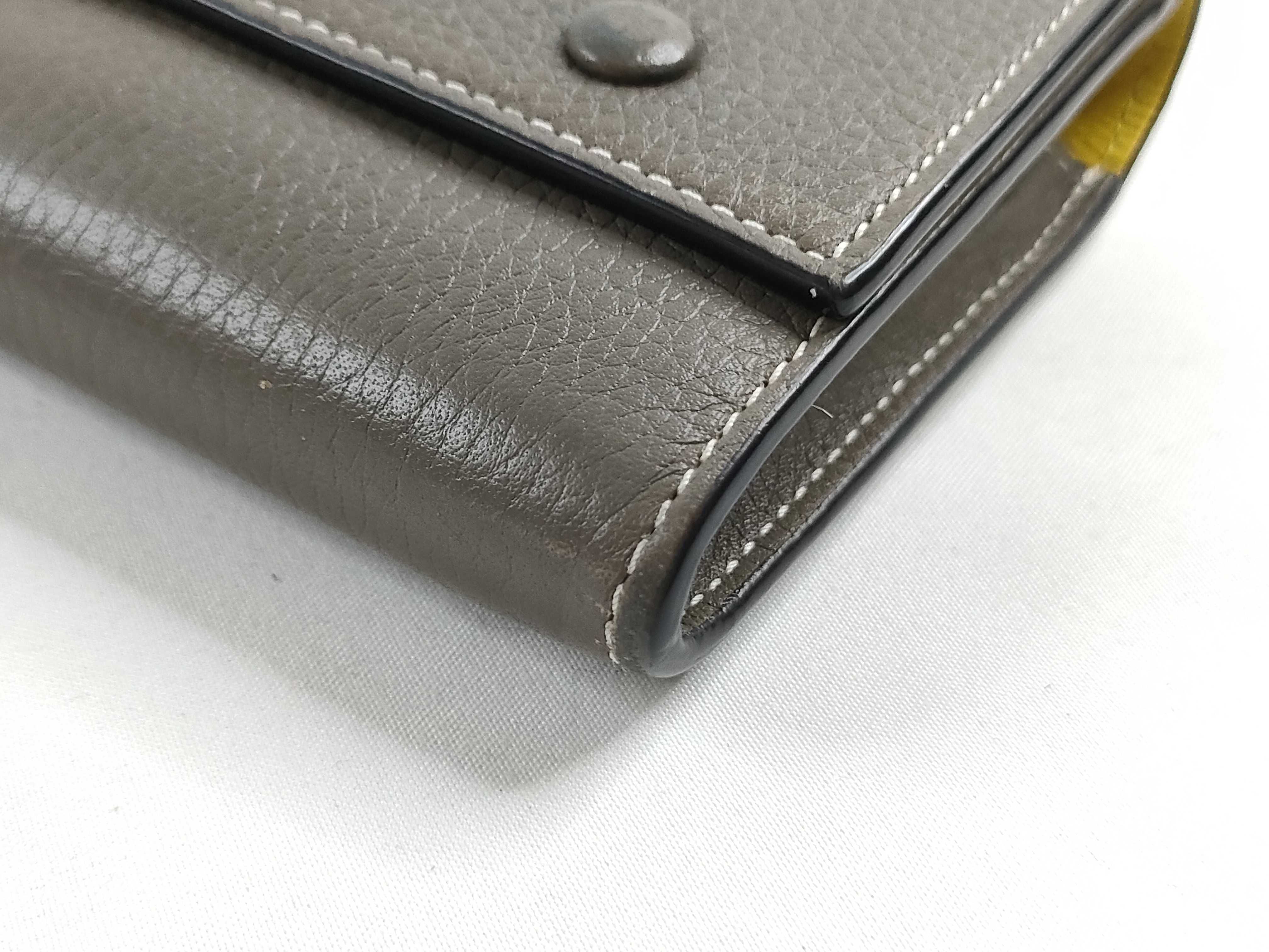 Leather Bi-fold Long Wallet with Double Snap Closure (Serial Number) — view 4