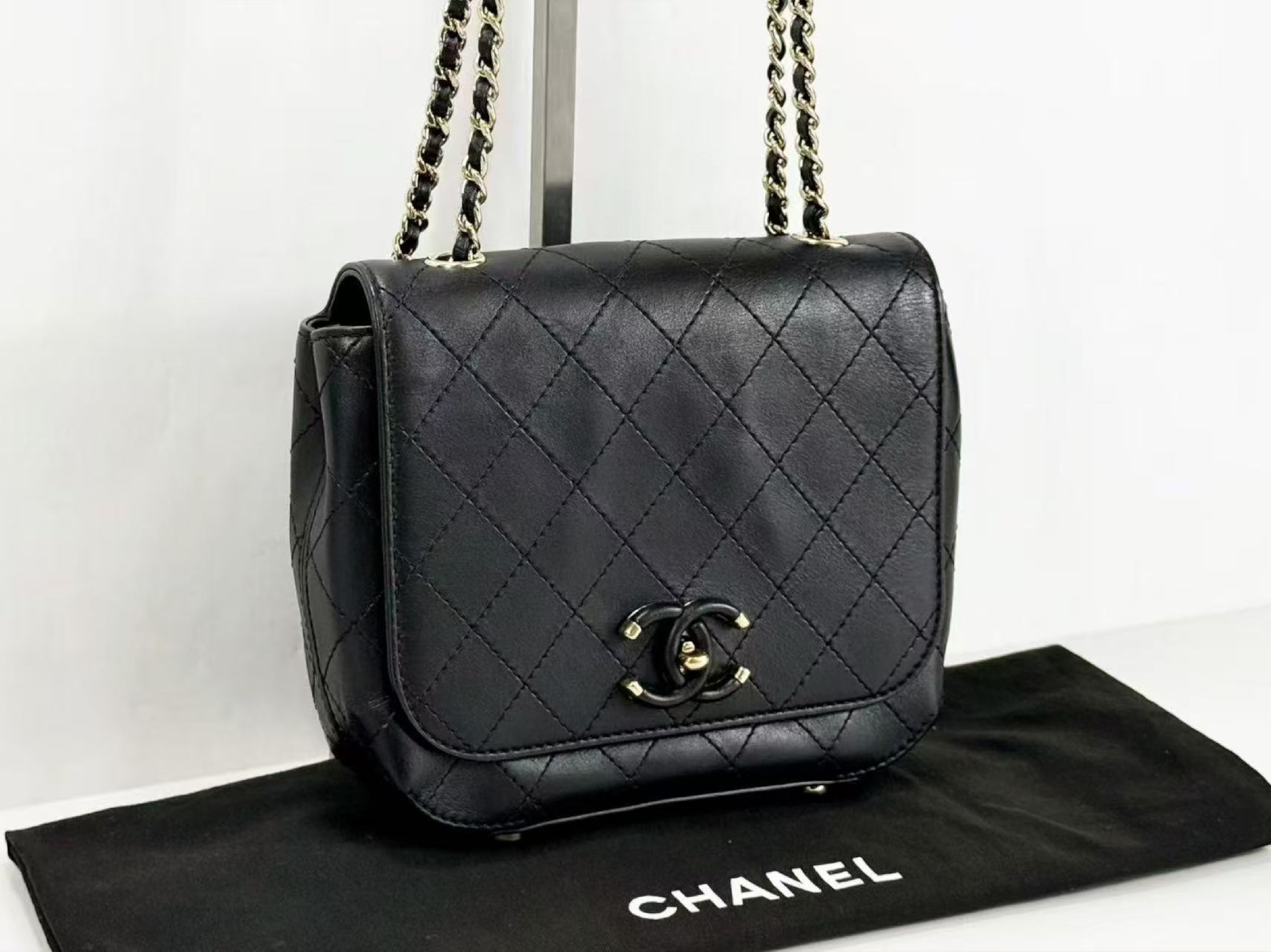 Black Matelassé Shoulder Bag, W19/H16/D4.5cm (approx.), serial number in the 27 range, with dust bag and seal, gold hardware, 27864295. — view 2