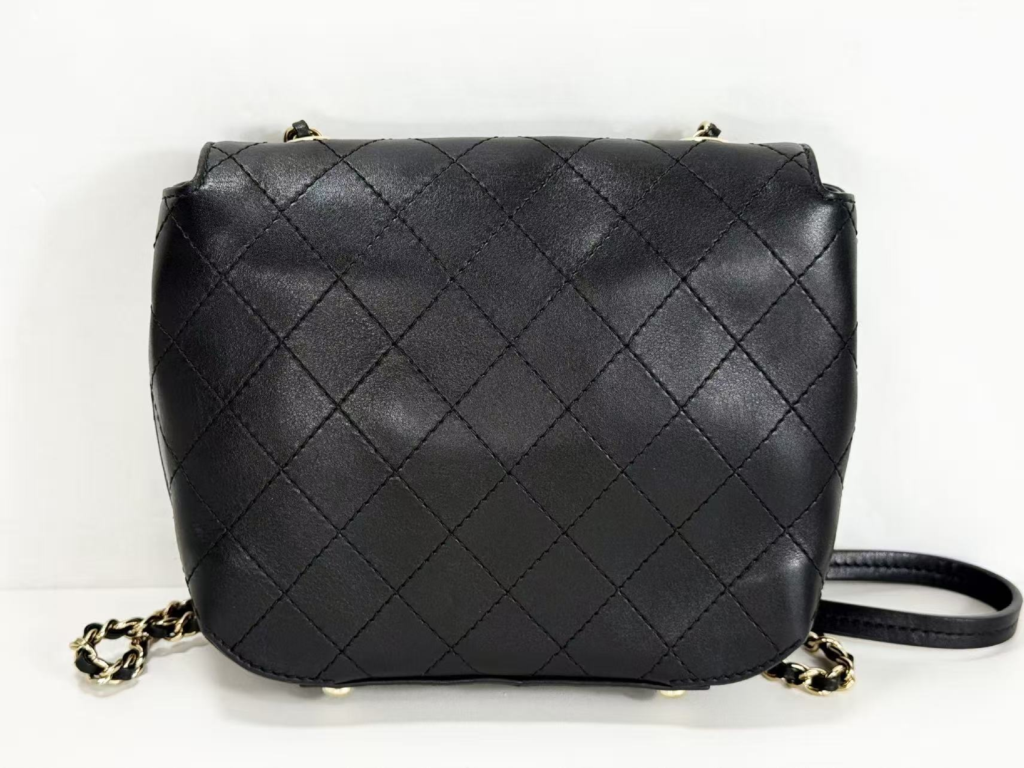 Black Matelassé Shoulder Bag, W19/H16/D4.5cm (approx.), serial number in the 27 range, with dust bag and seal, gold hardware, 27864295. — view 5
