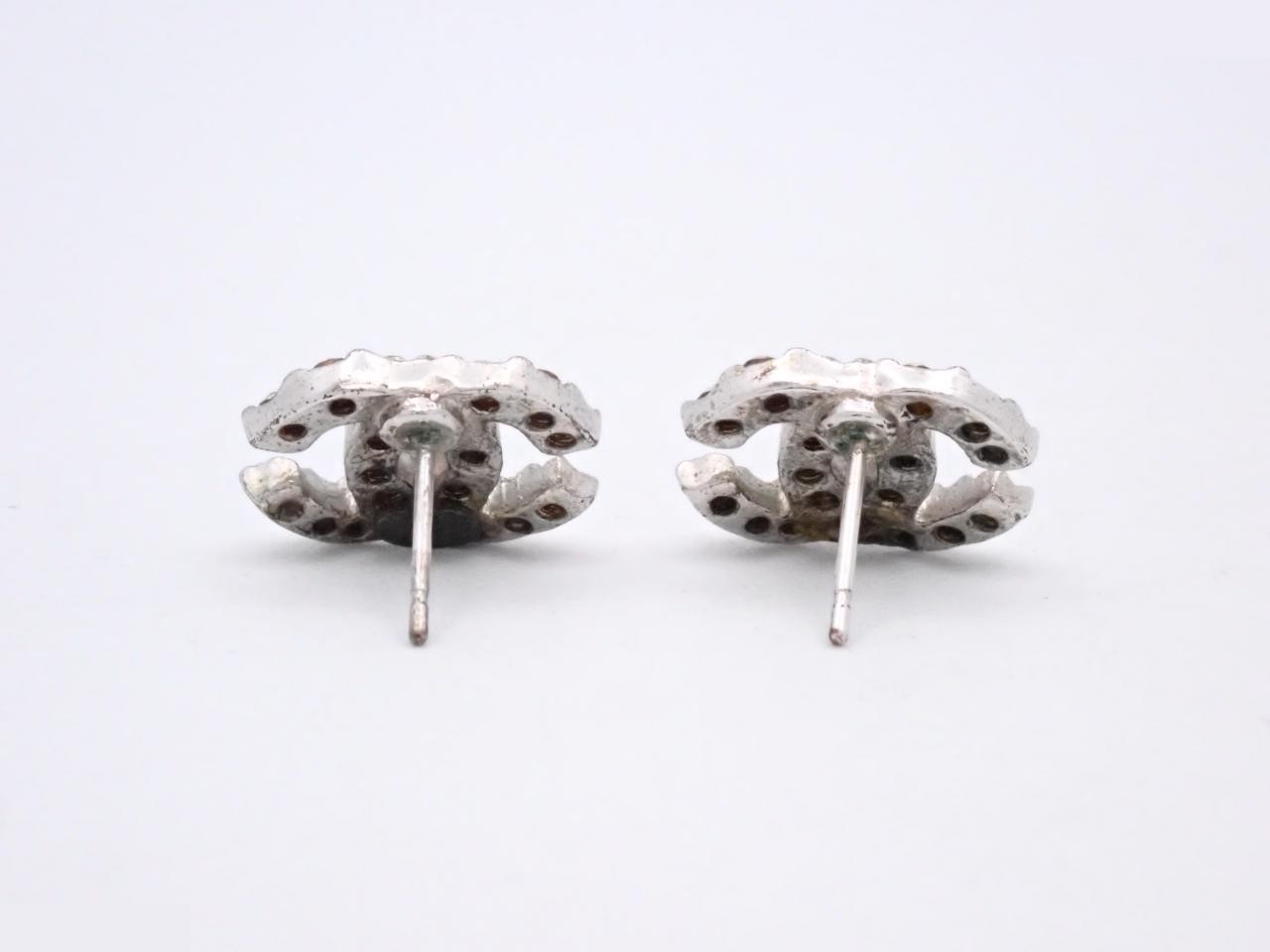 Earrings, with comments, 03A — view 2