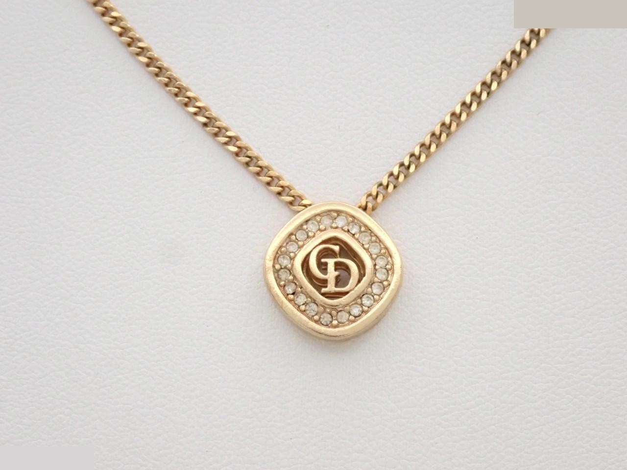 Necklace, chain approximately 36cm