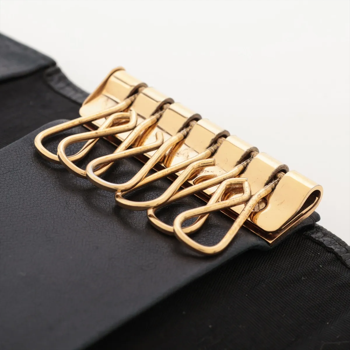 Coco Mark Ski Caviar Skin Key Case Black Gold Hardware 9772192 — view 6