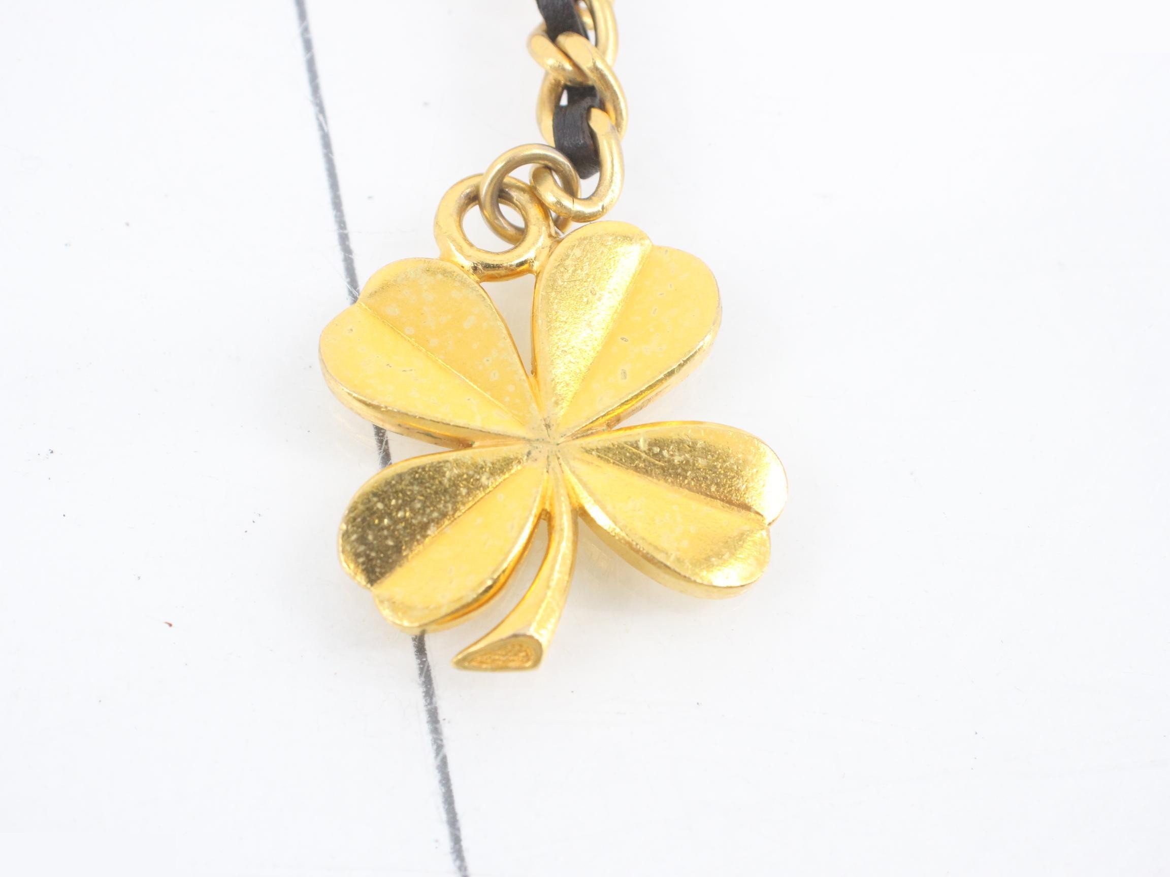 Clover belt — view 3