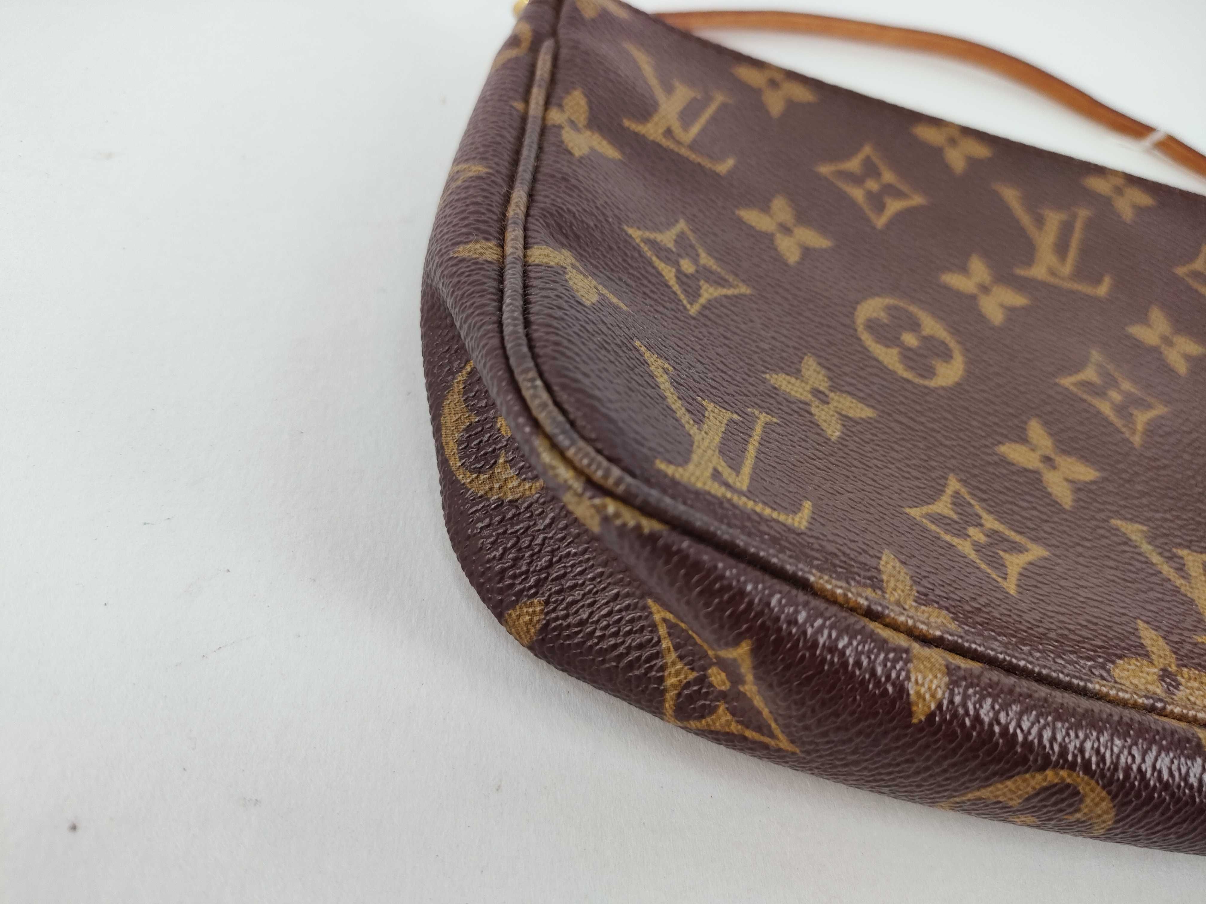 Monogram / Monogram / Pochette Accessoires (Old Model) — view 8
