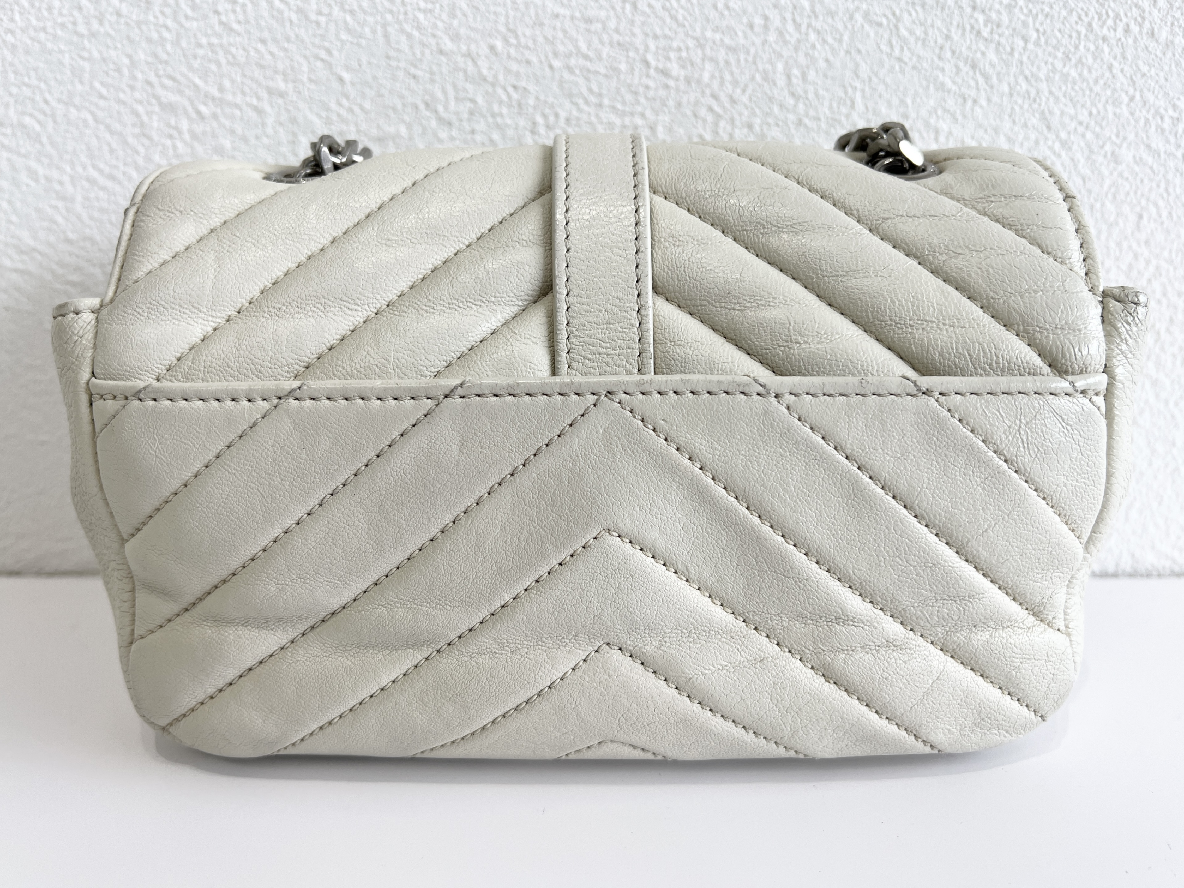 Chevron V-stitch quilted leather chain shoulder bag — view 2
