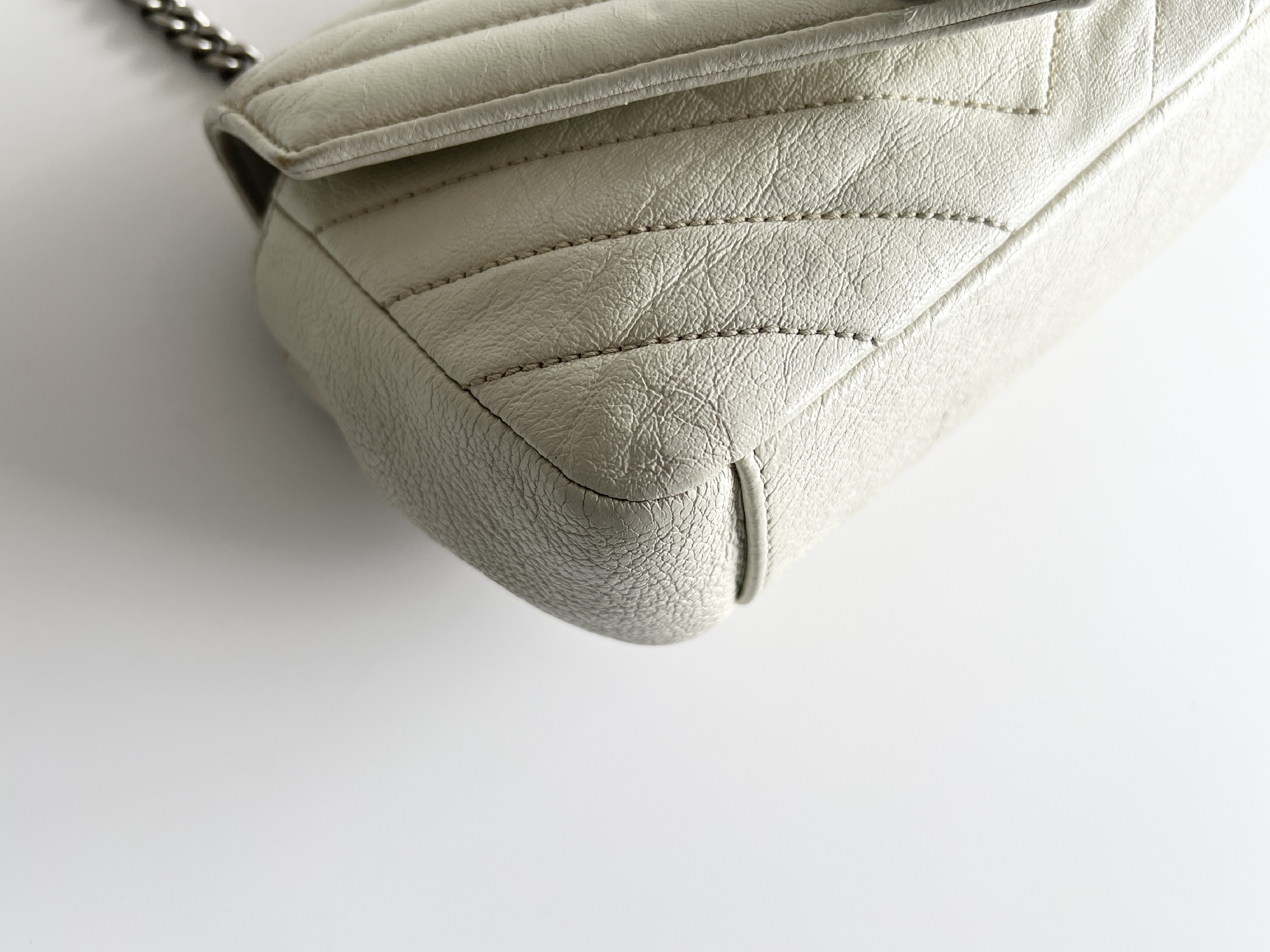 Chevron V-stitch quilted leather chain shoulder bag — view 11