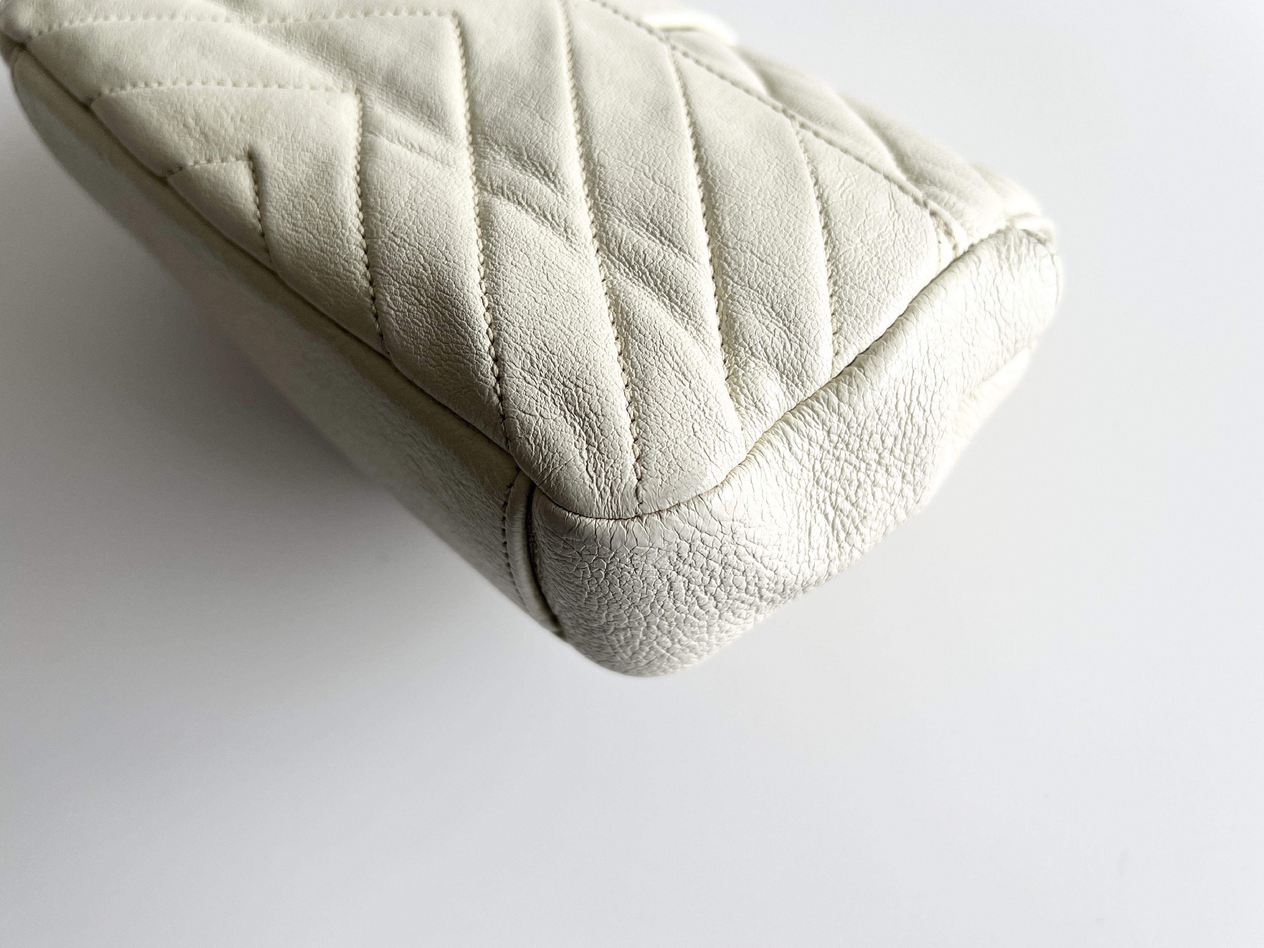 Chevron V-stitch quilted leather chain shoulder bag — view 14
