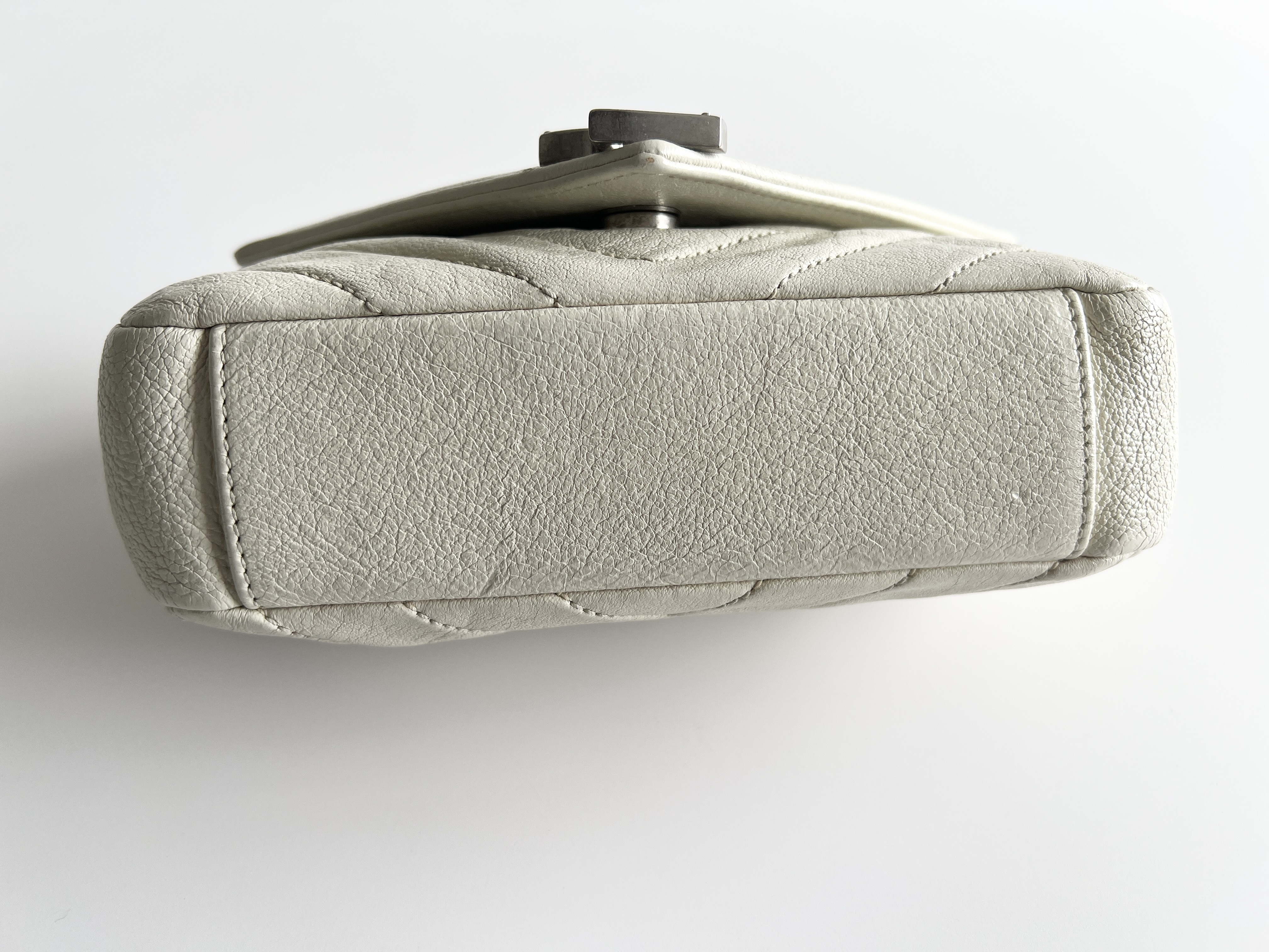 Chevron V-stitch quilted leather chain shoulder bag — view 15