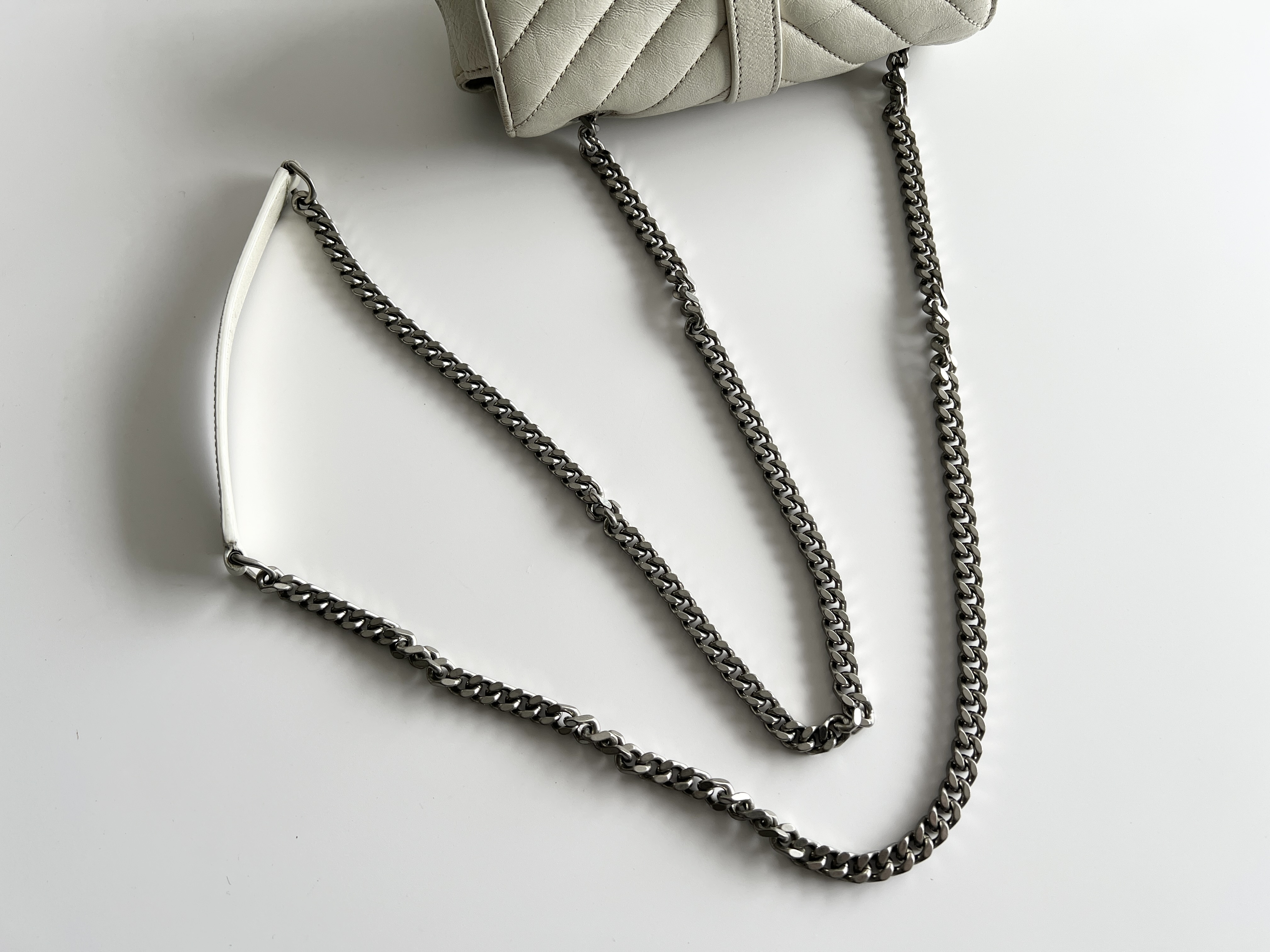 Chevron V-stitch quilted leather chain shoulder bag — view 3