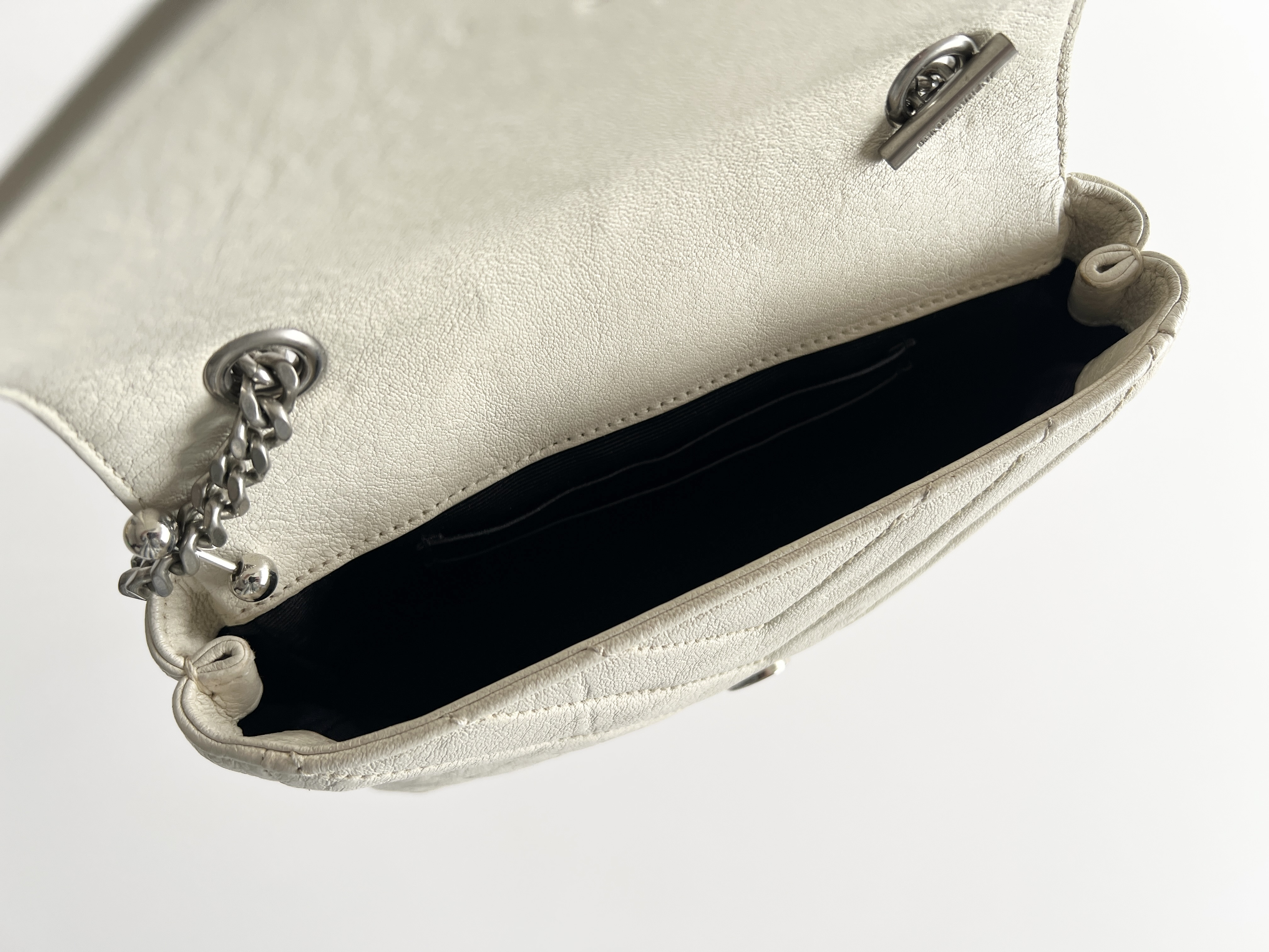Chevron V-stitch quilted leather chain shoulder bag — view 5