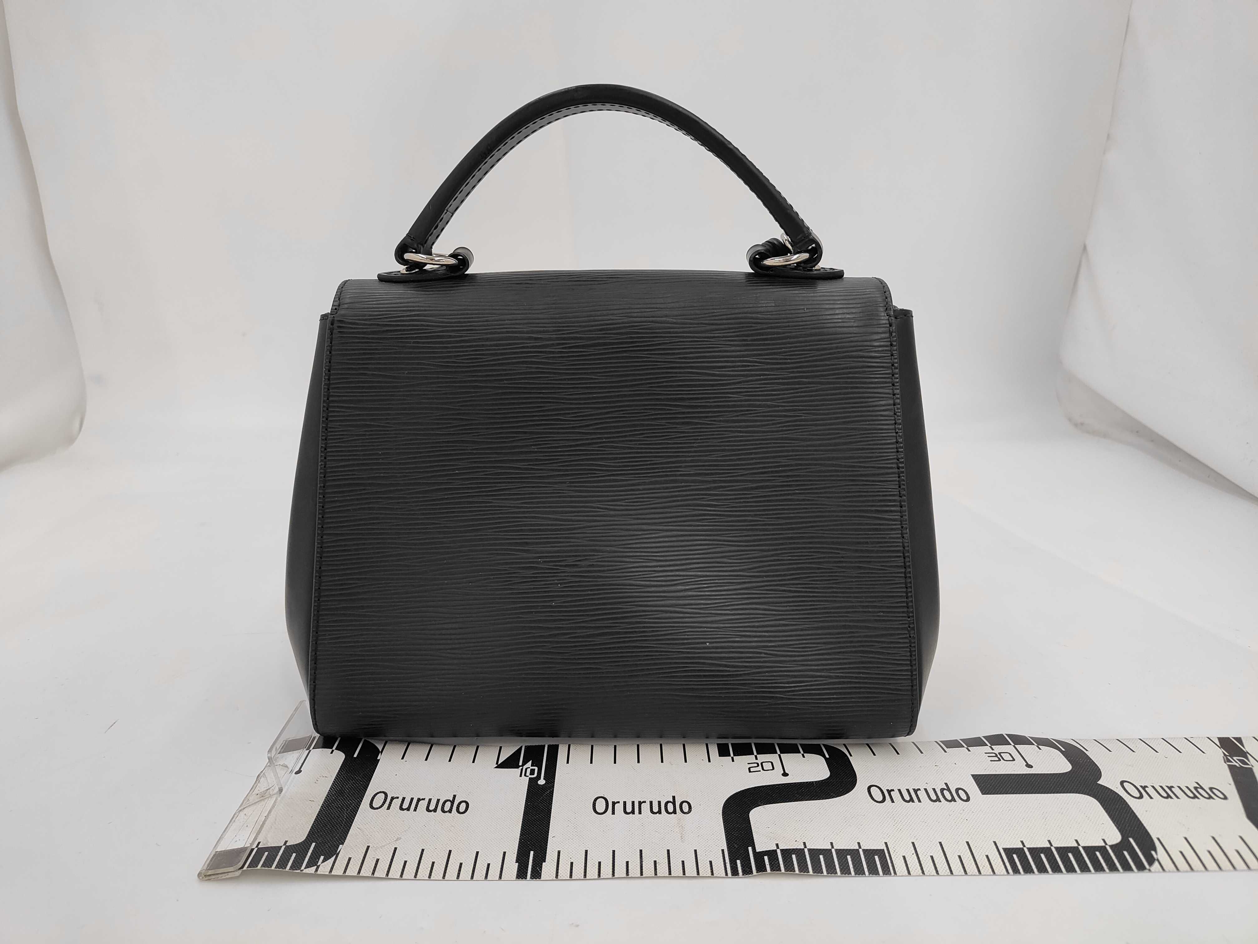 Epi Louis Vuitton Cluny MM Epi Noir M41302 Handbag — view 2