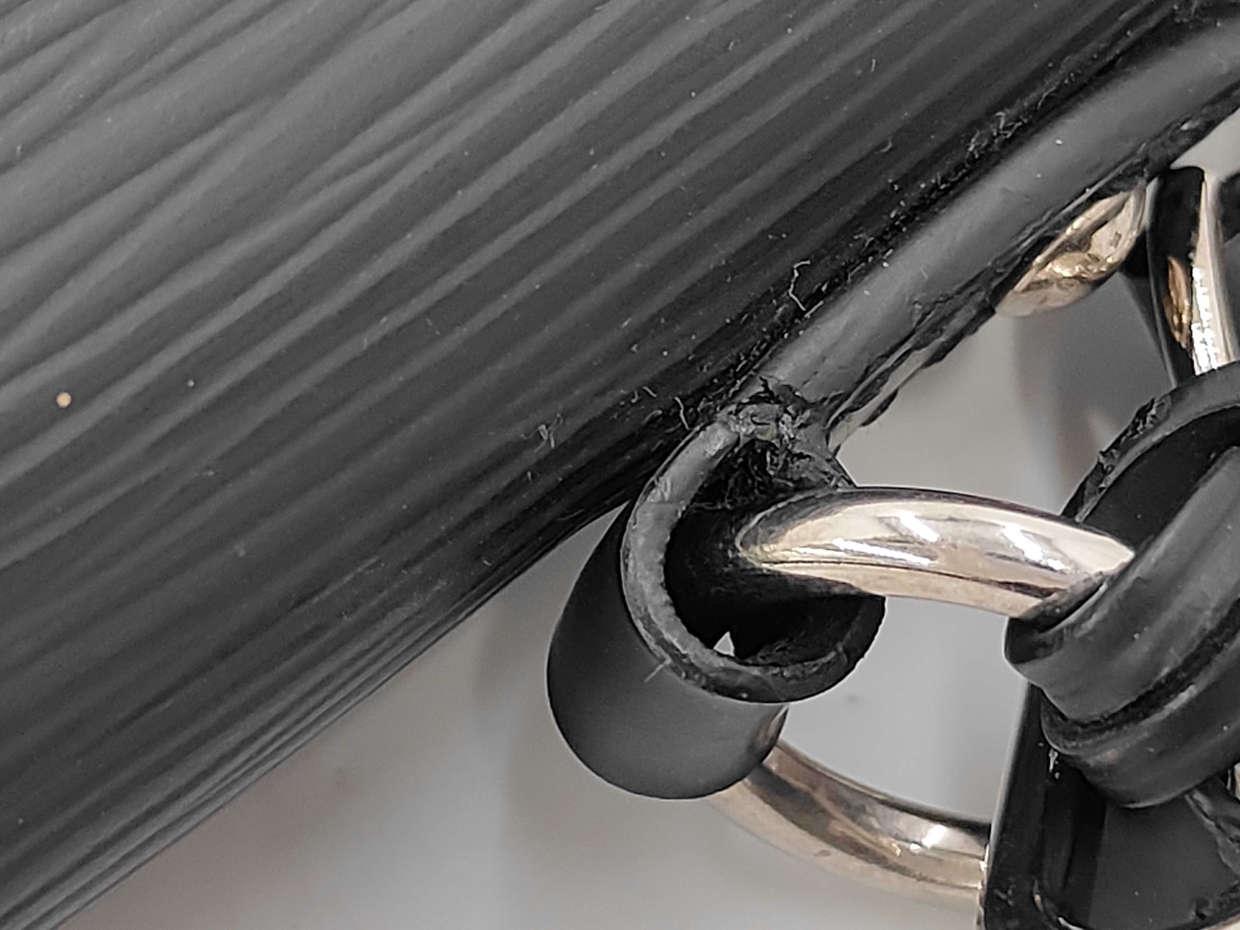 Epi Louis Vuitton Cluny MM Epi Noir M41302 Handbag — view 7